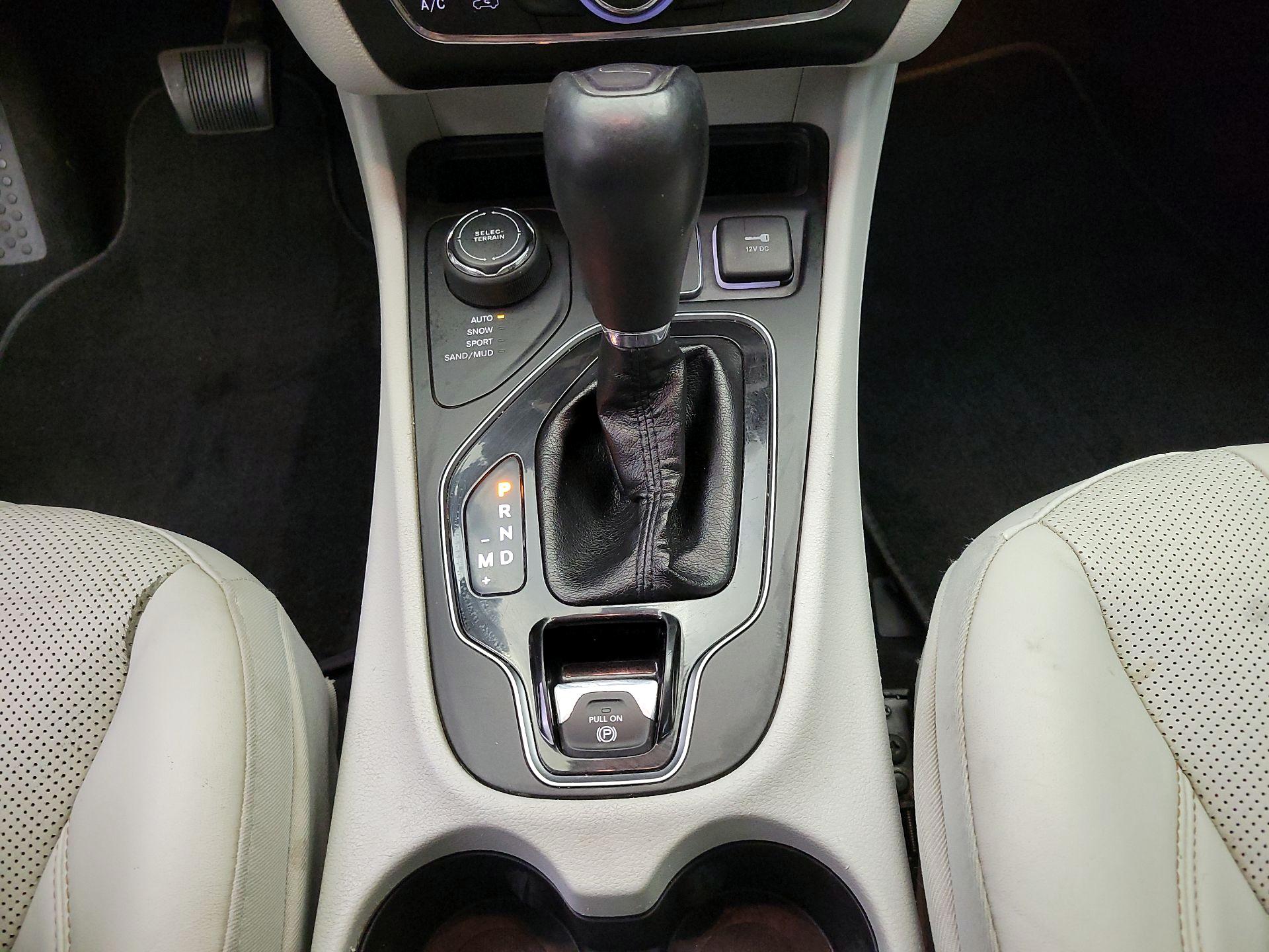 Thumbnail: 2019 Jeep Cherokee - 18