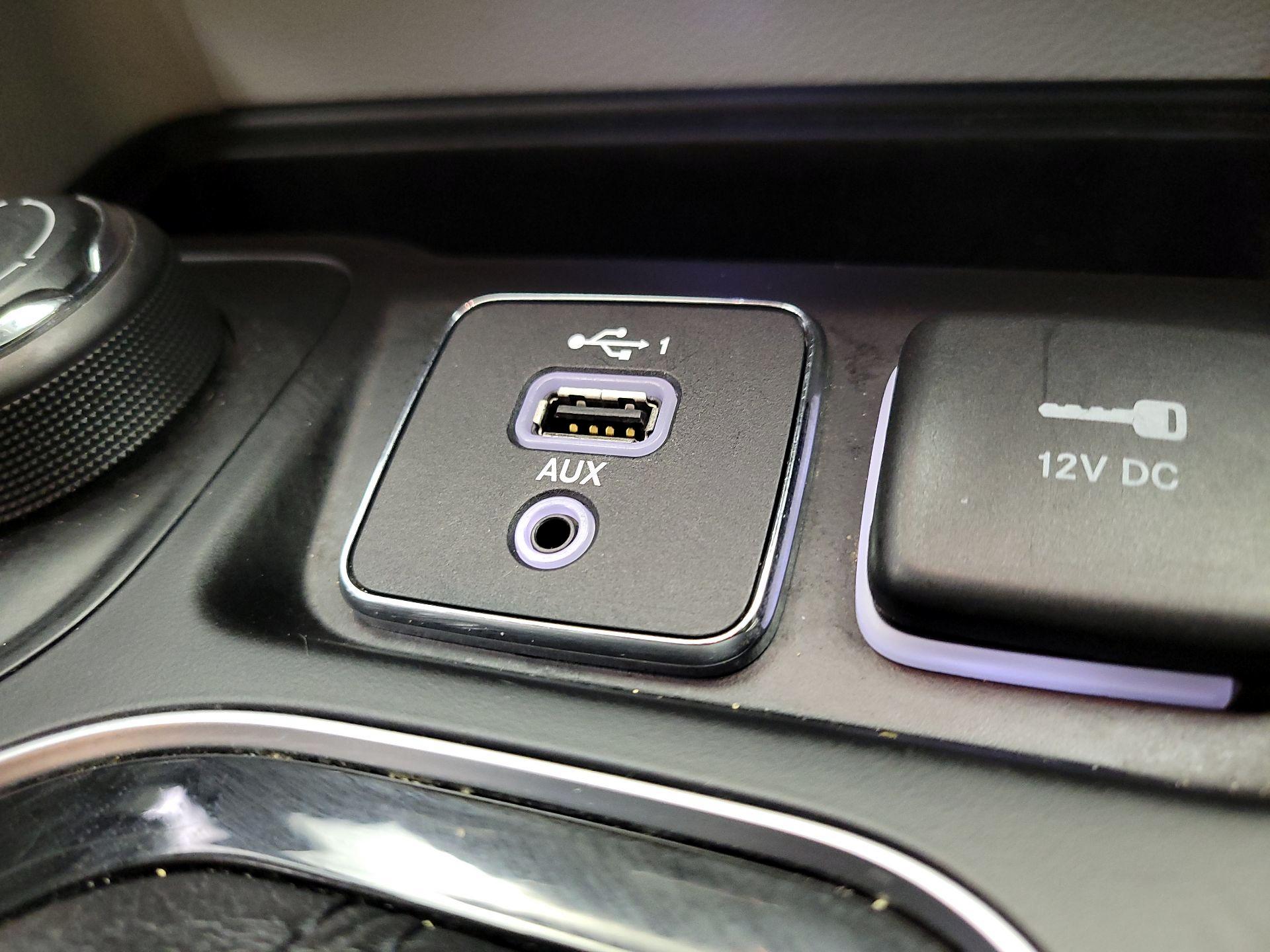 Thumbnail: 2019 Jeep Cherokee - 19