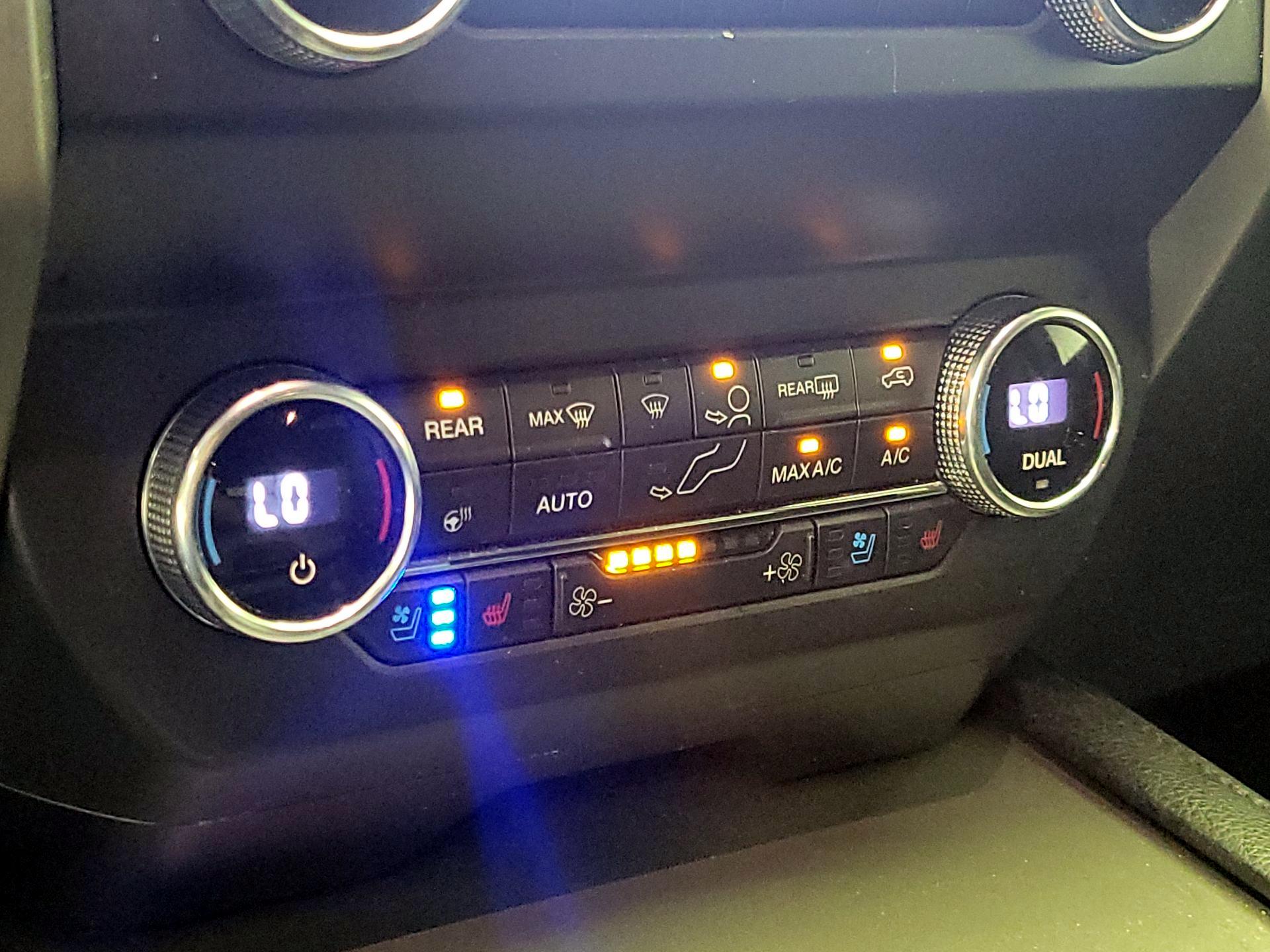 Thumbnail: 2019 Ford Expedition - 17