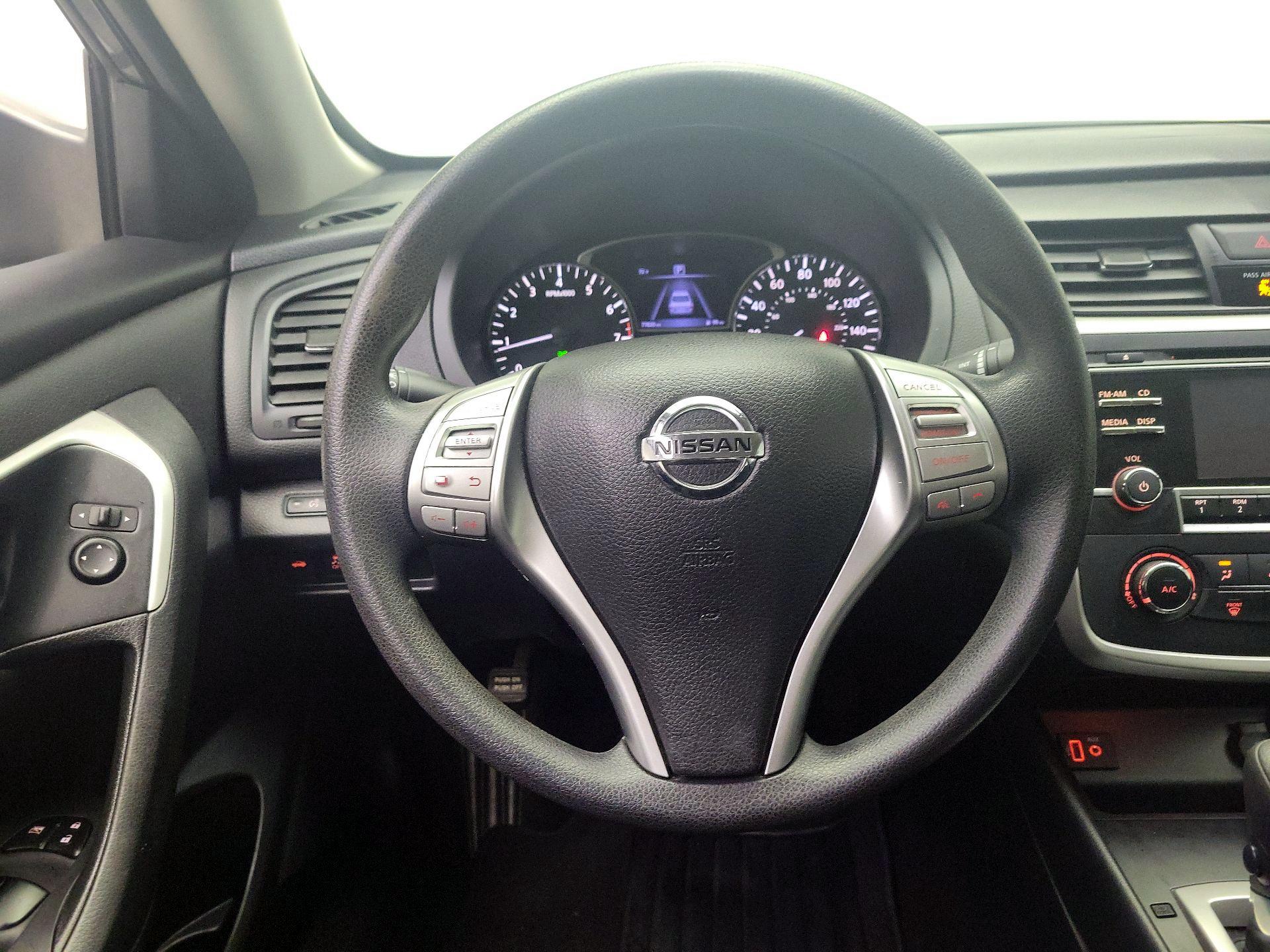 Thumbnail: 2017 Nissan Altima - 10