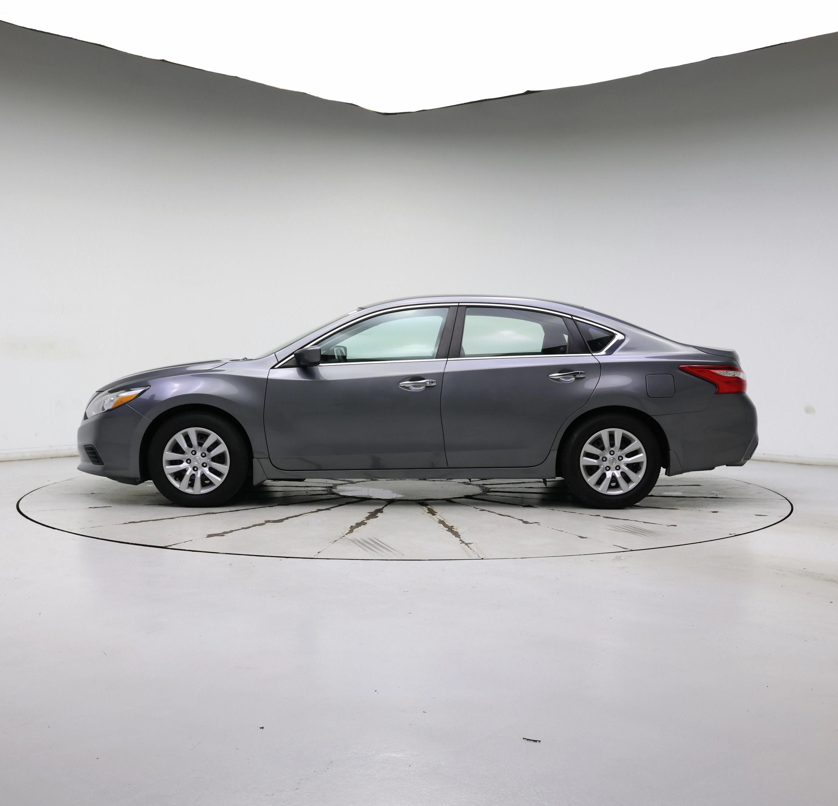 Thumbnail: 2017 Nissan Altima - 3