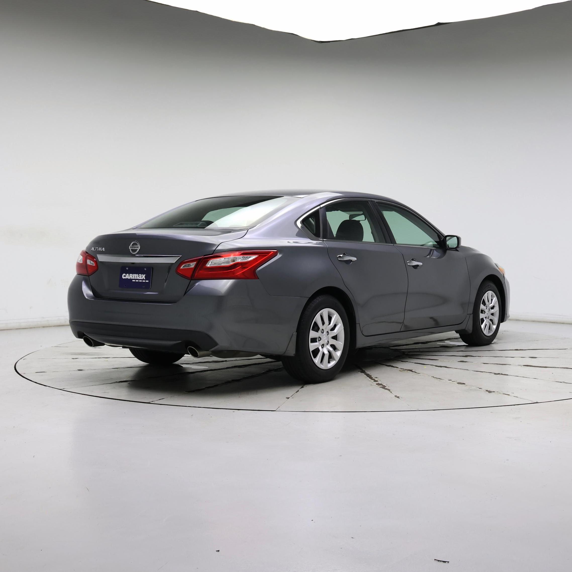 Thumbnail: 2017 Nissan Altima - 8