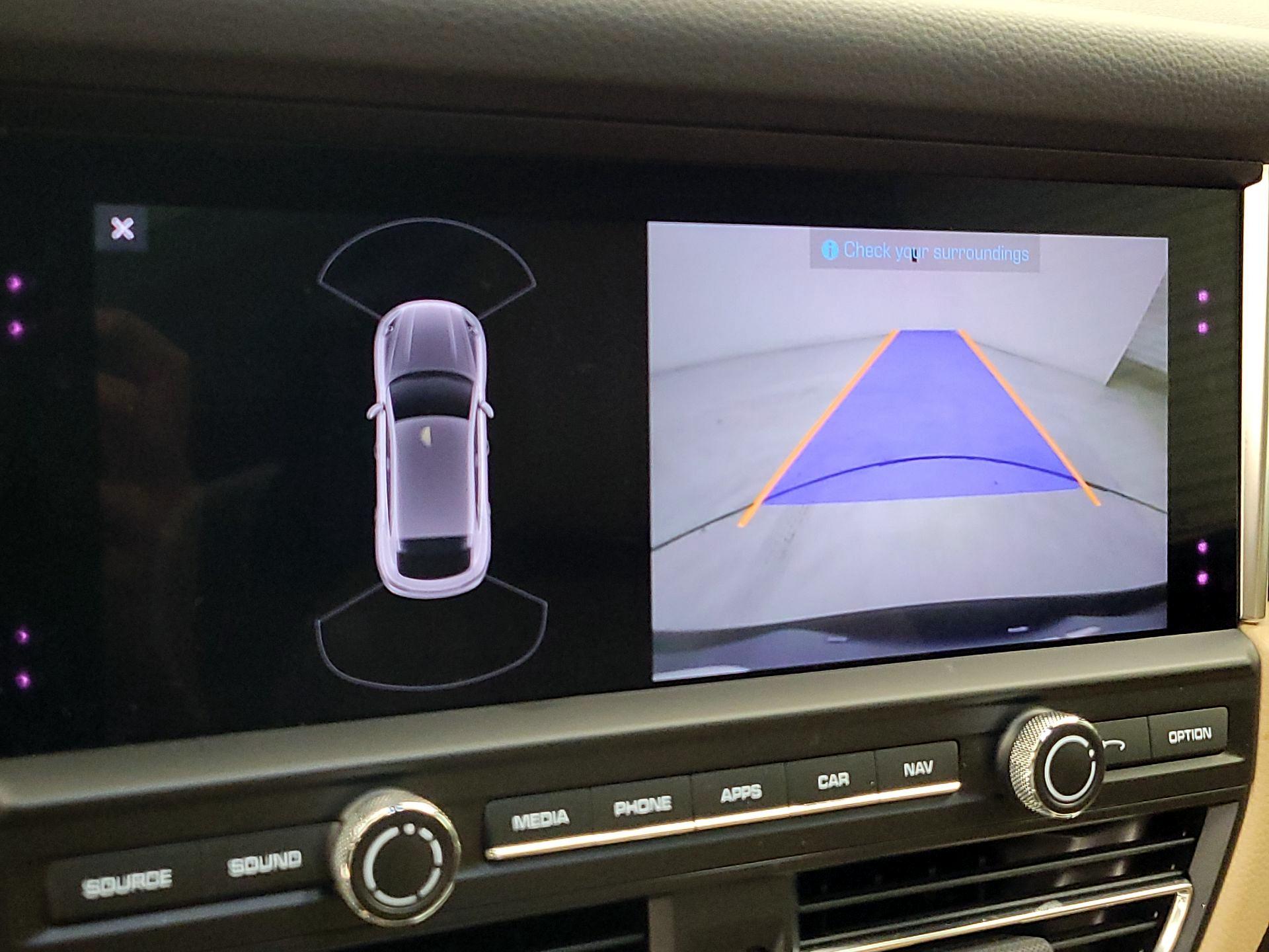 Thumbnail: 2020 Porsche Macan - 15