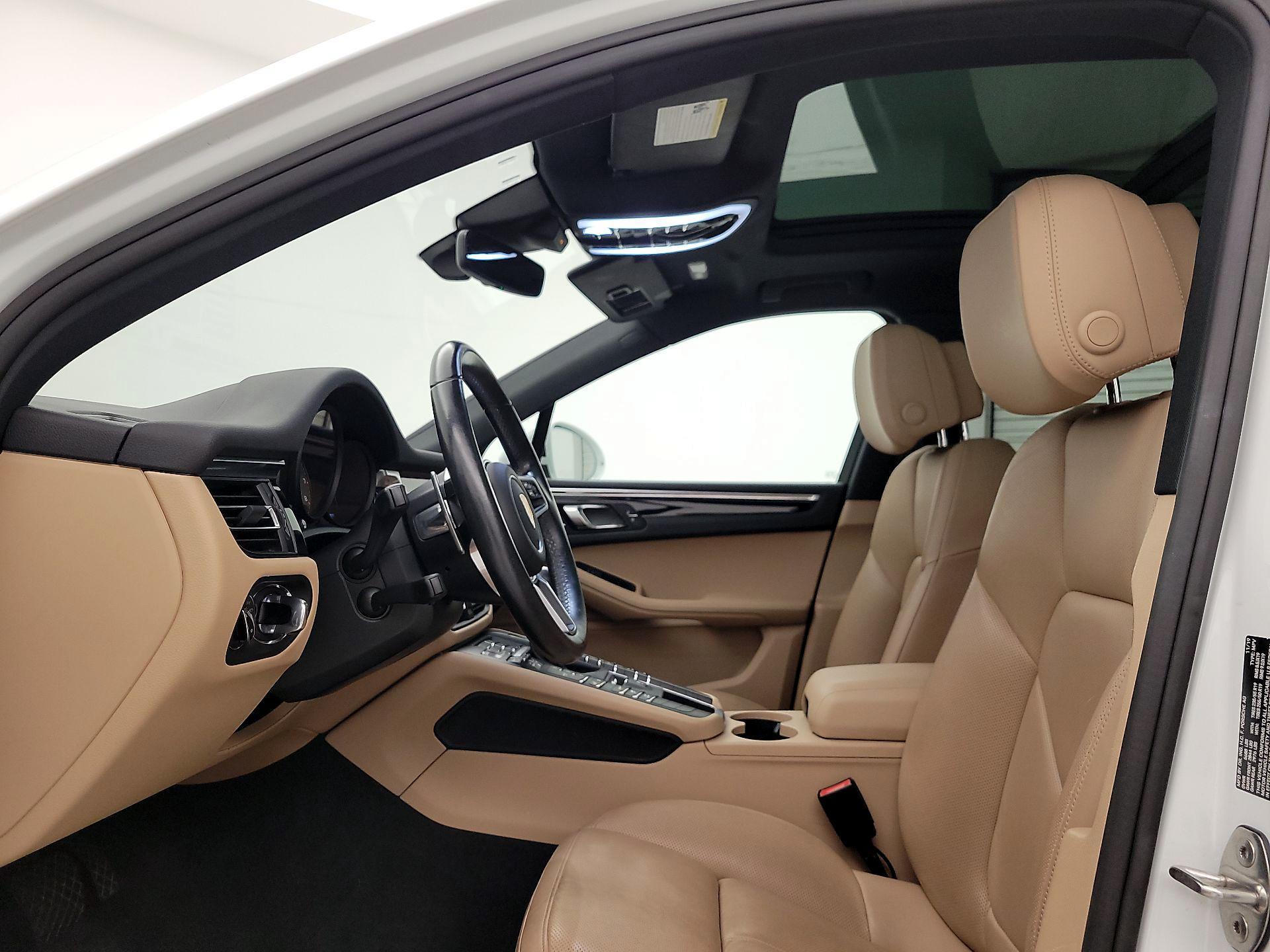 Thumbnail: 2020 Porsche Macan - 20