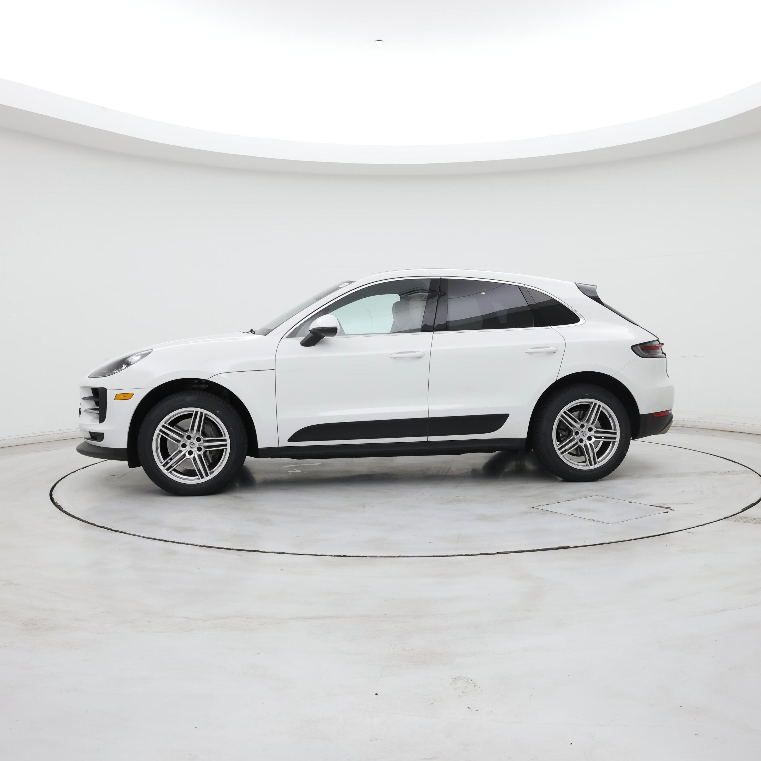 Thumbnail: 2020 Porsche Macan - 3