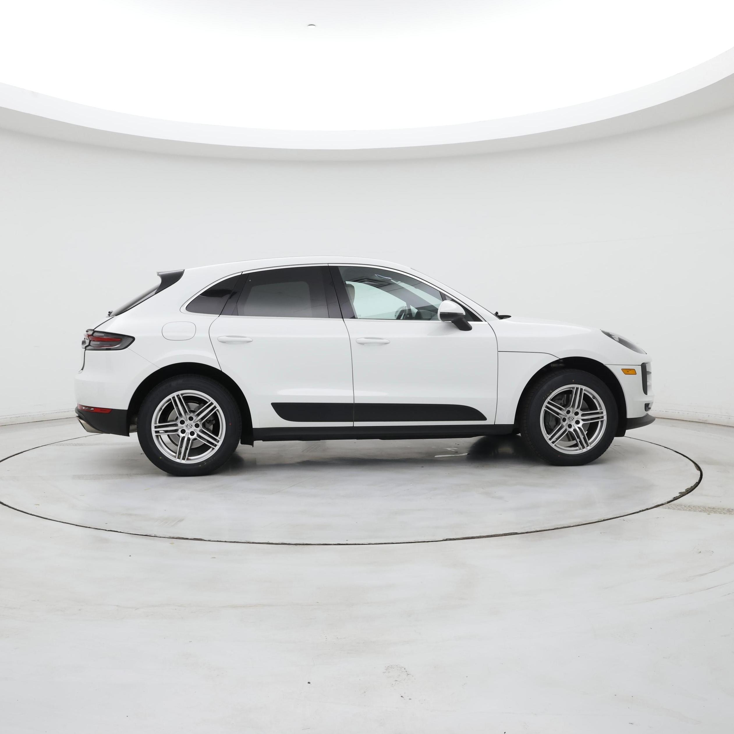 Thumbnail: 2020 Porsche Macan - 7