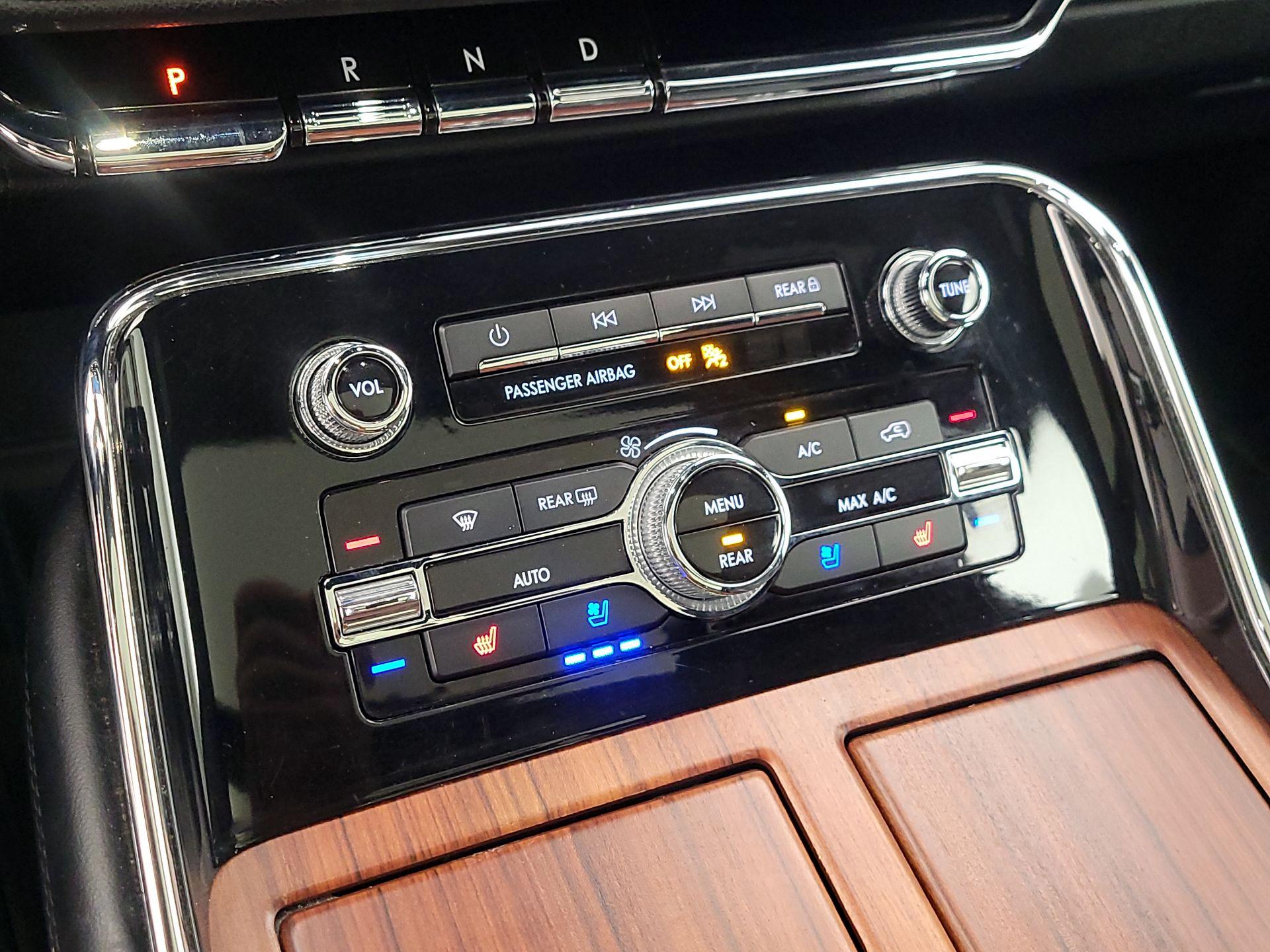 Thumbnail: 2019 Lincoln Navigator - 16