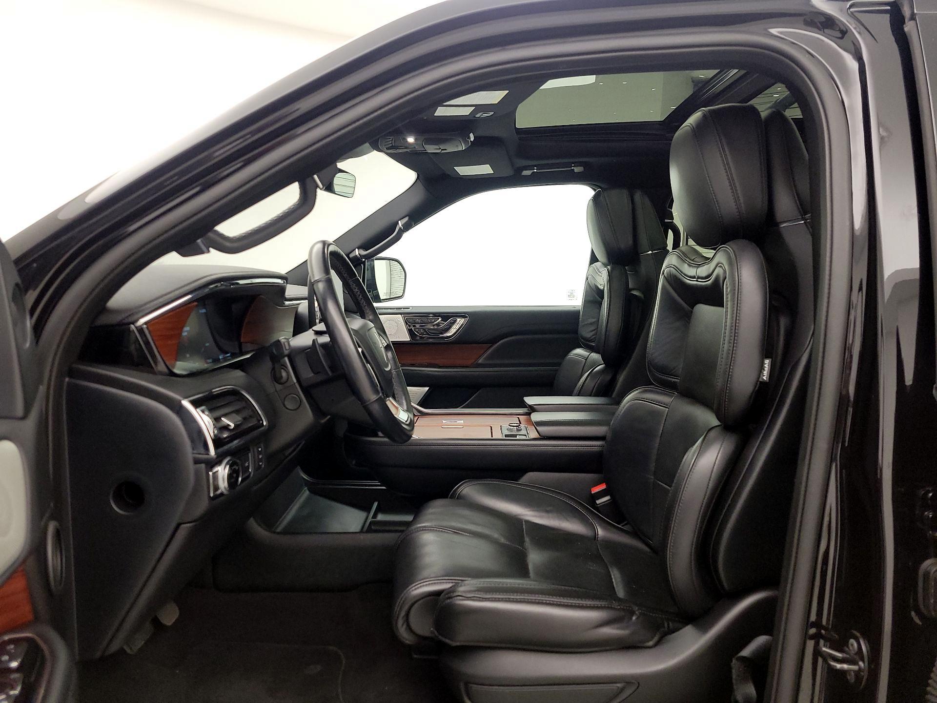 Thumbnail: 2019 Lincoln Navigator - 19