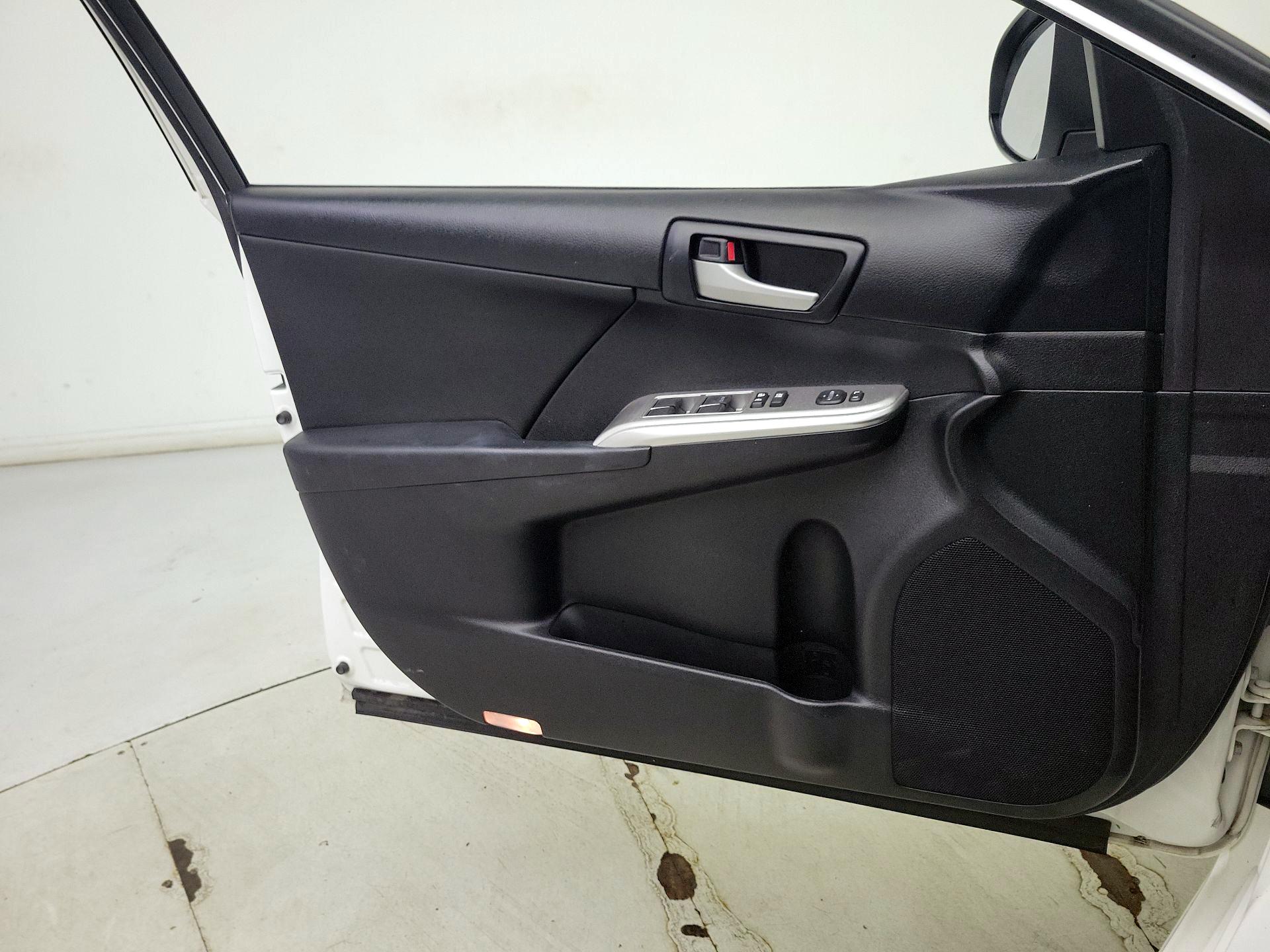 Thumbnail: 2014 Toyota Camry - 12