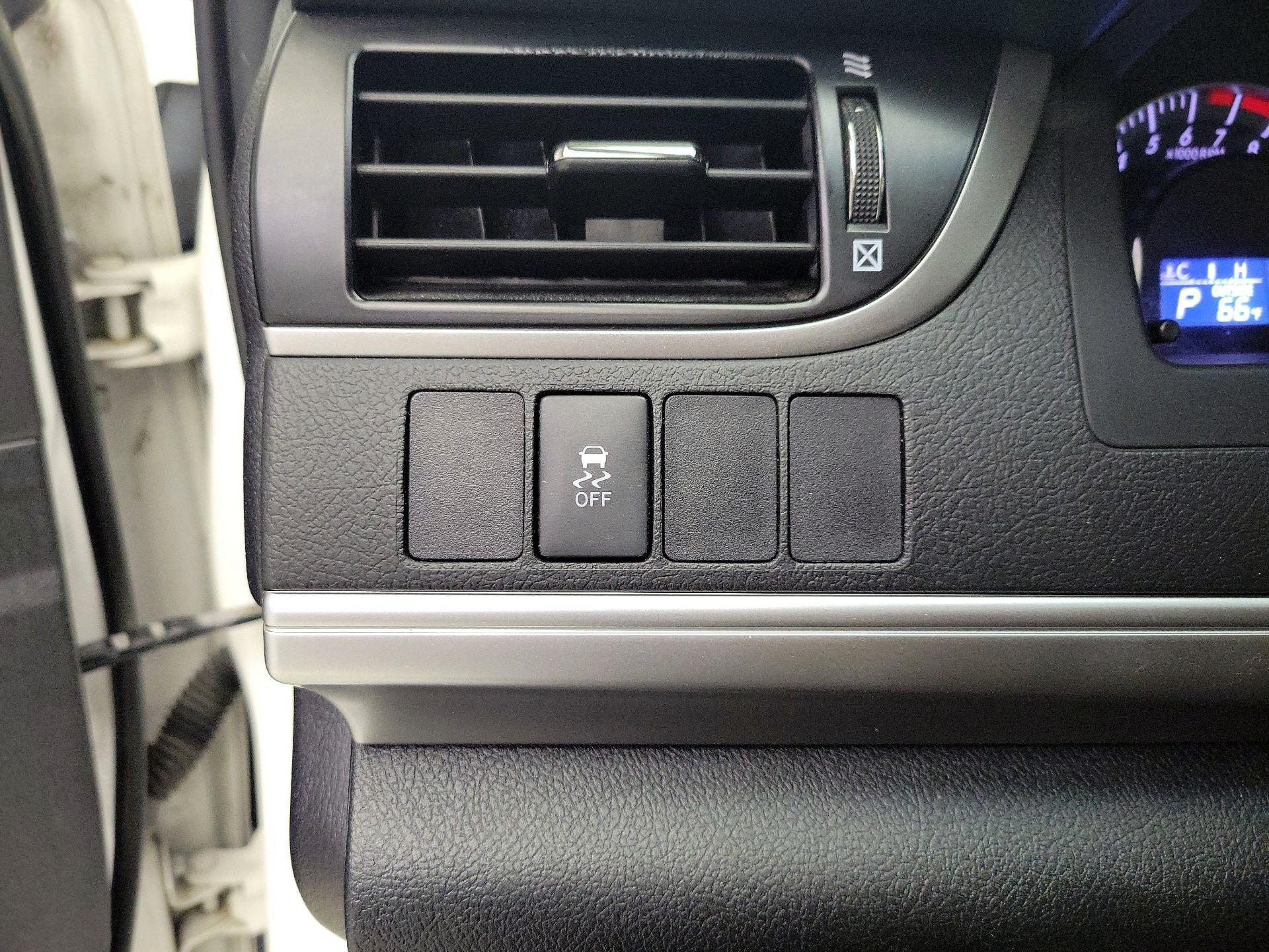 Thumbnail: 2014 Toyota Camry - 13