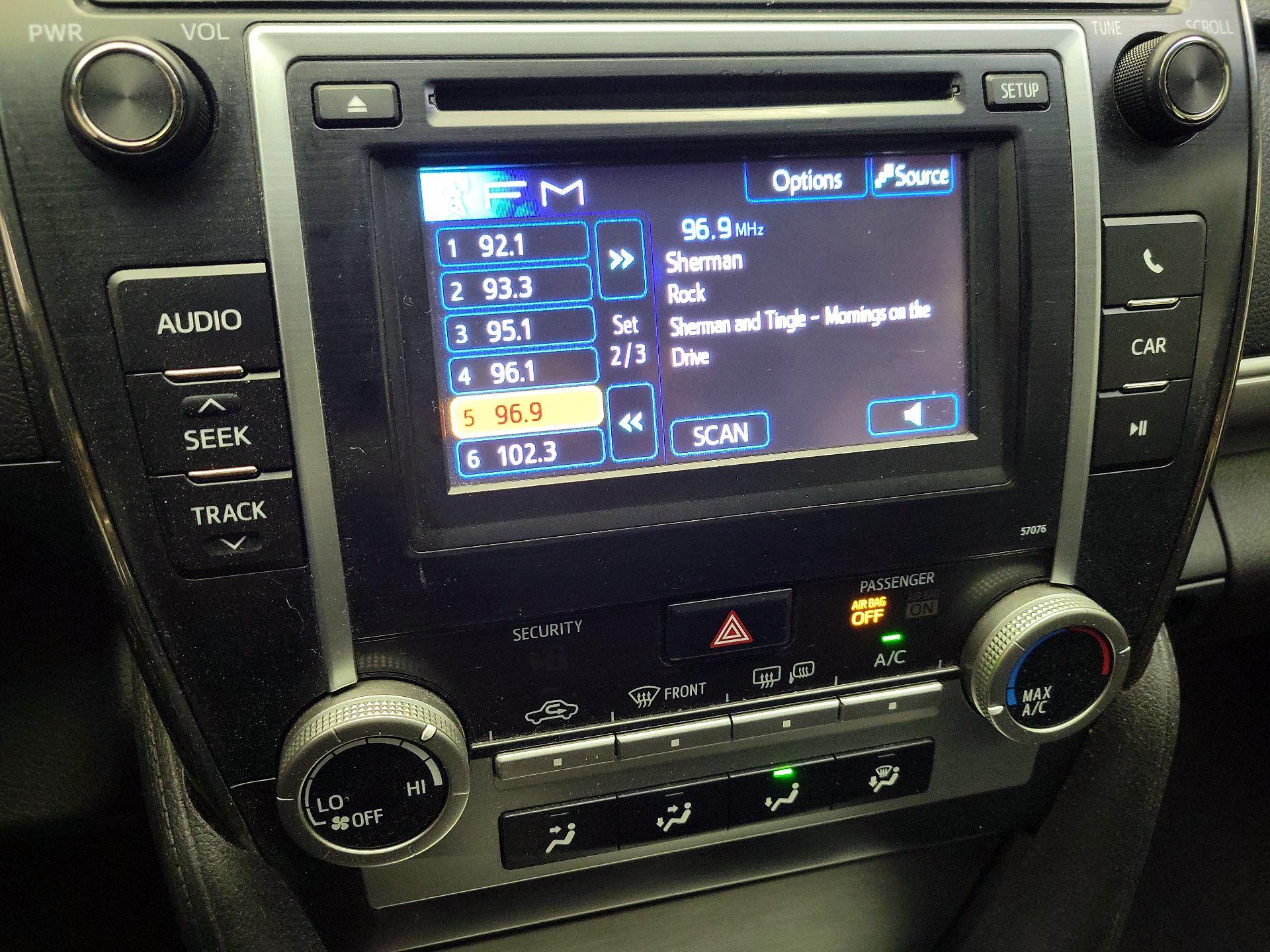 Thumbnail: 2014 Toyota Camry - 15