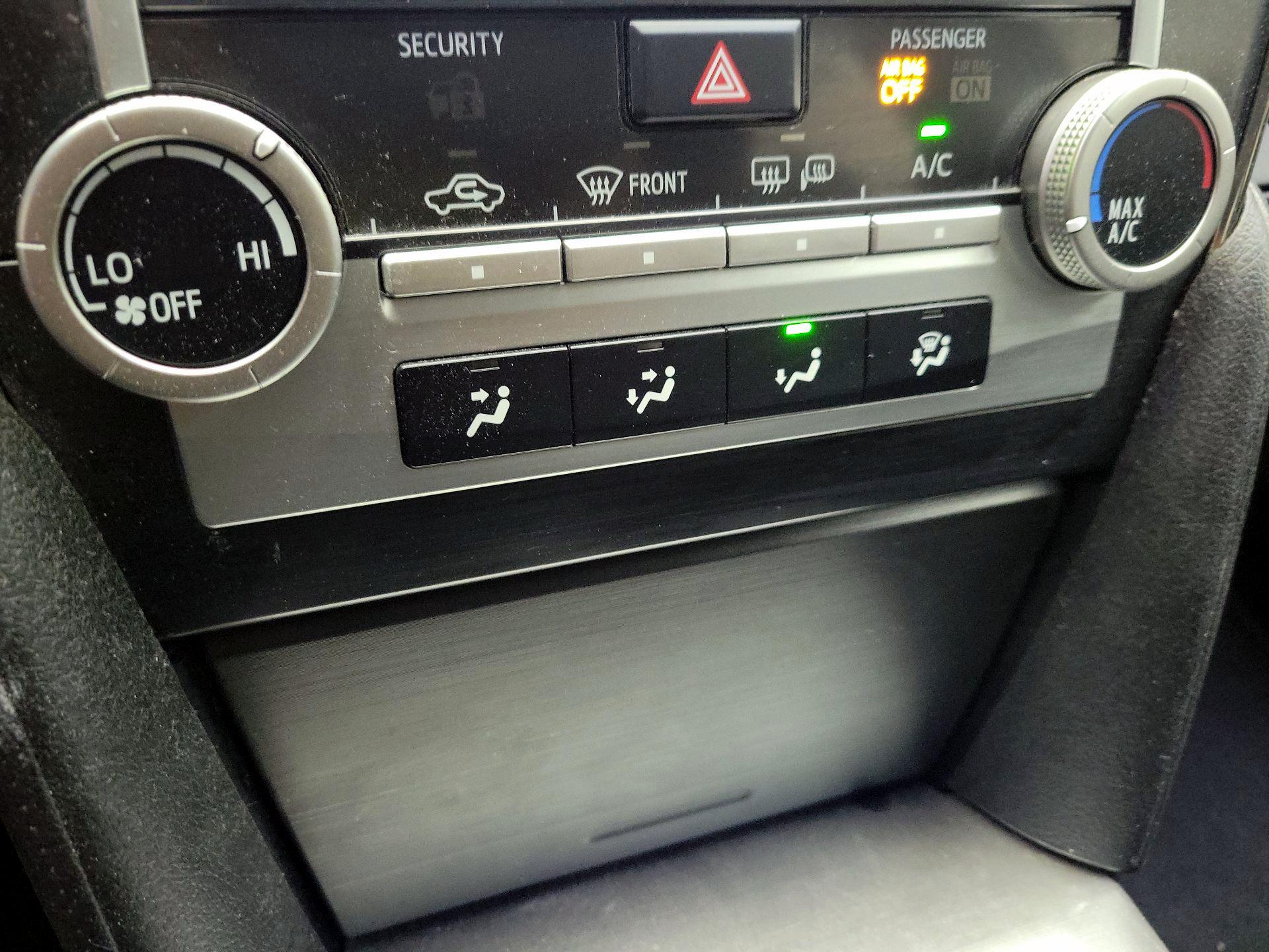 Thumbnail: 2014 Toyota Camry - 16
