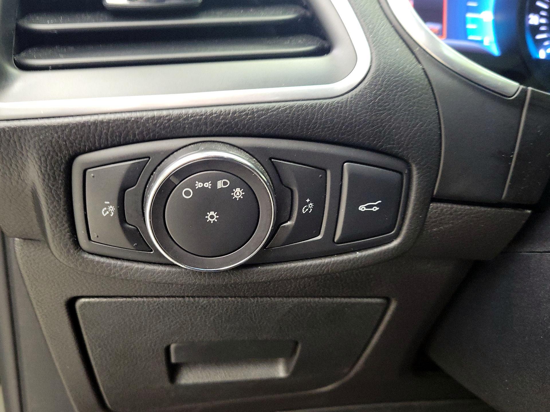 Thumbnail: 2015 Ford Edge - 13