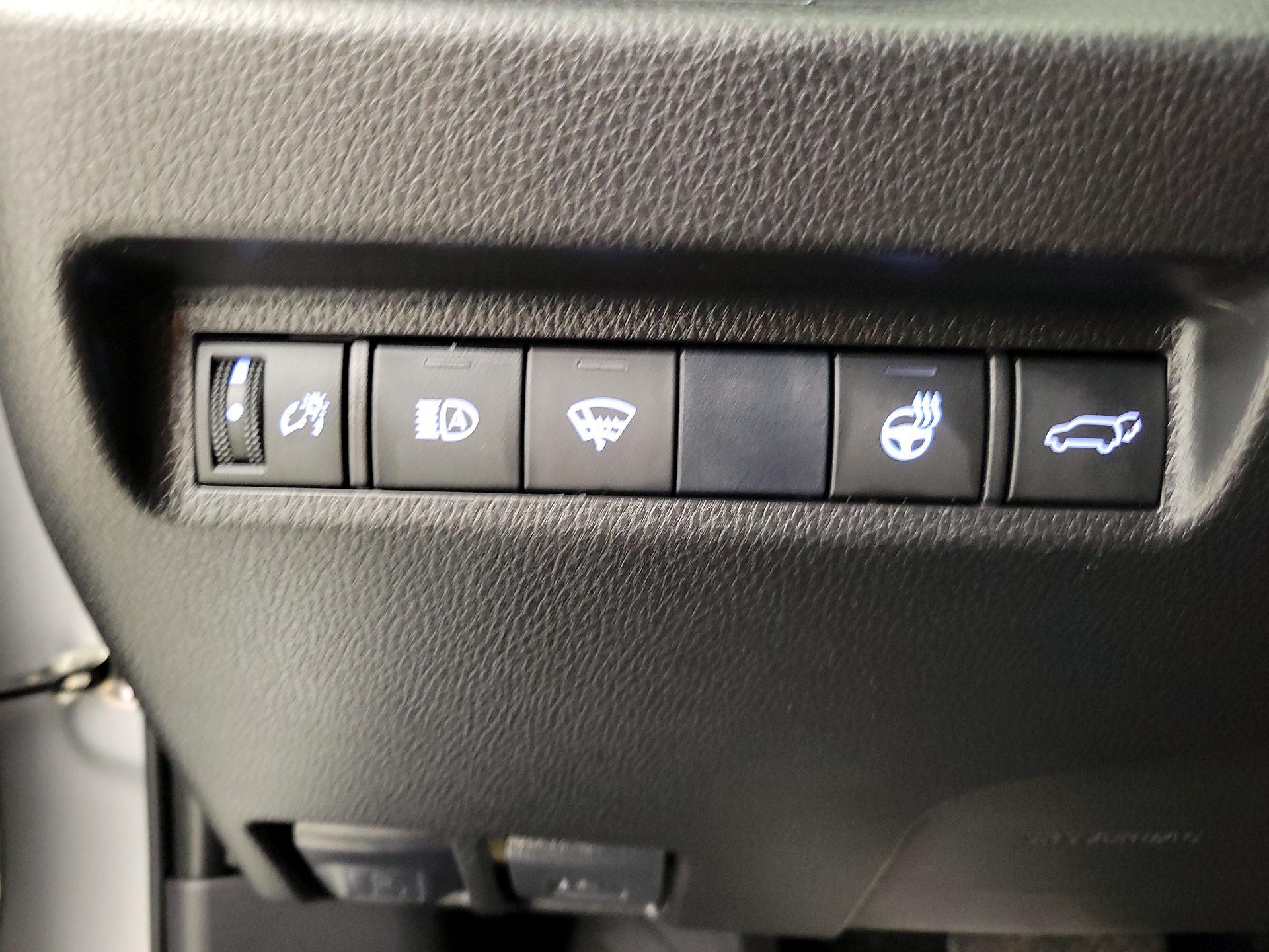Thumbnail: 2019 Toyota RAV4 - 13