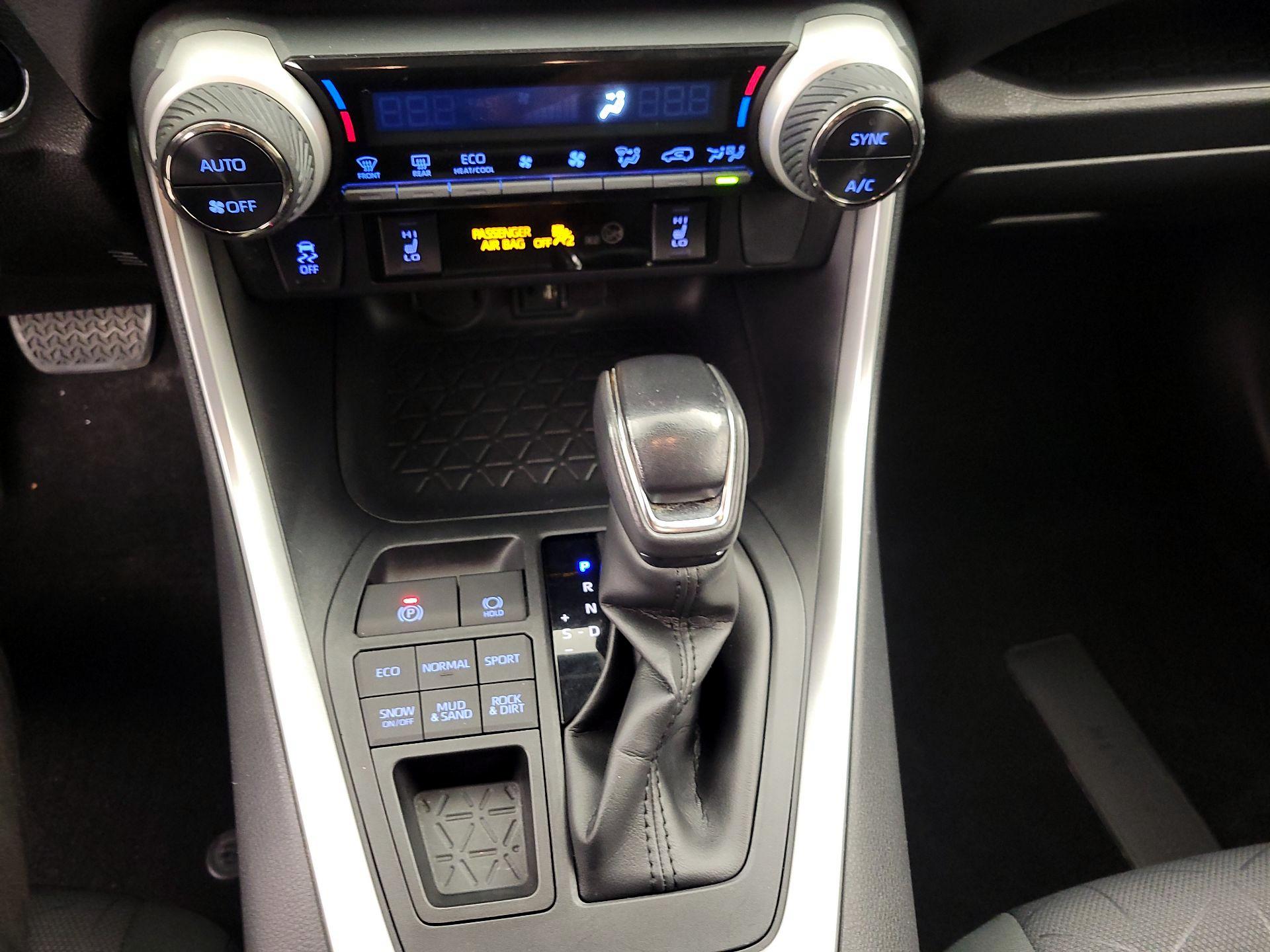 Thumbnail: 2019 Toyota RAV4 - 17