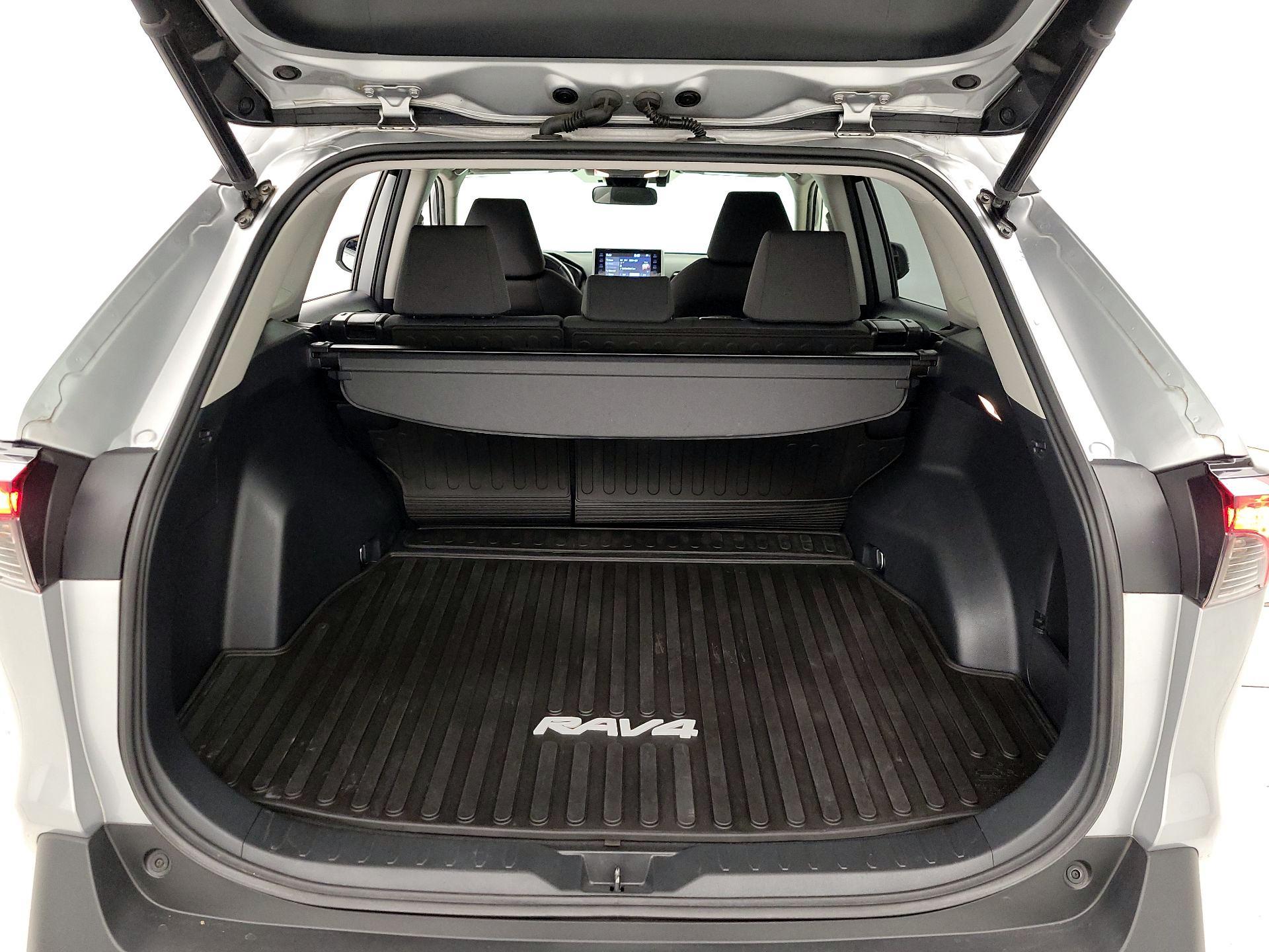 Thumbnail: 2019 Toyota RAV4 - 20