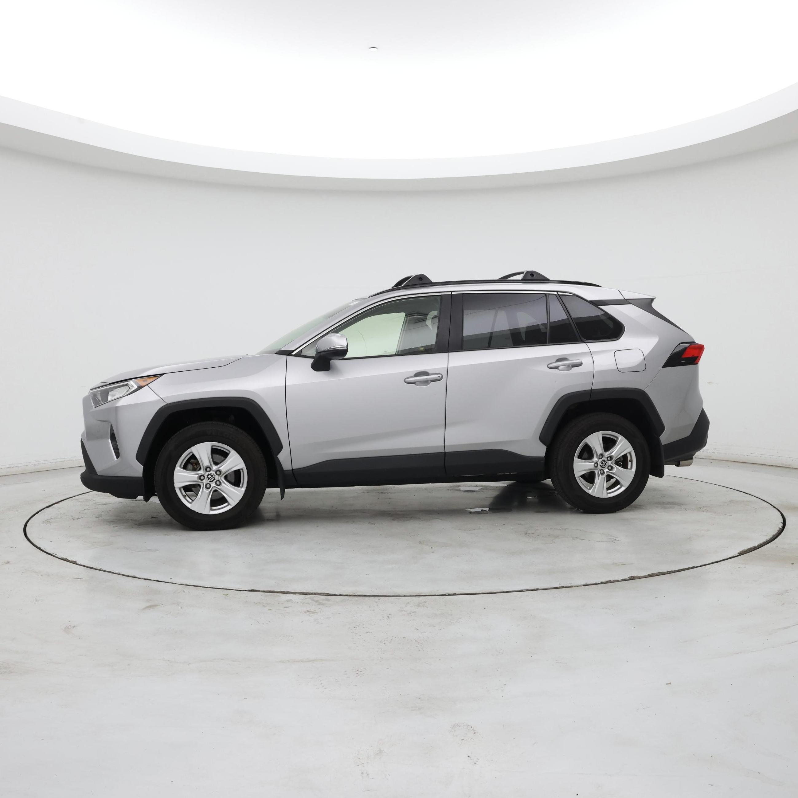 Thumbnail: 2019 Toyota RAV4 - 3