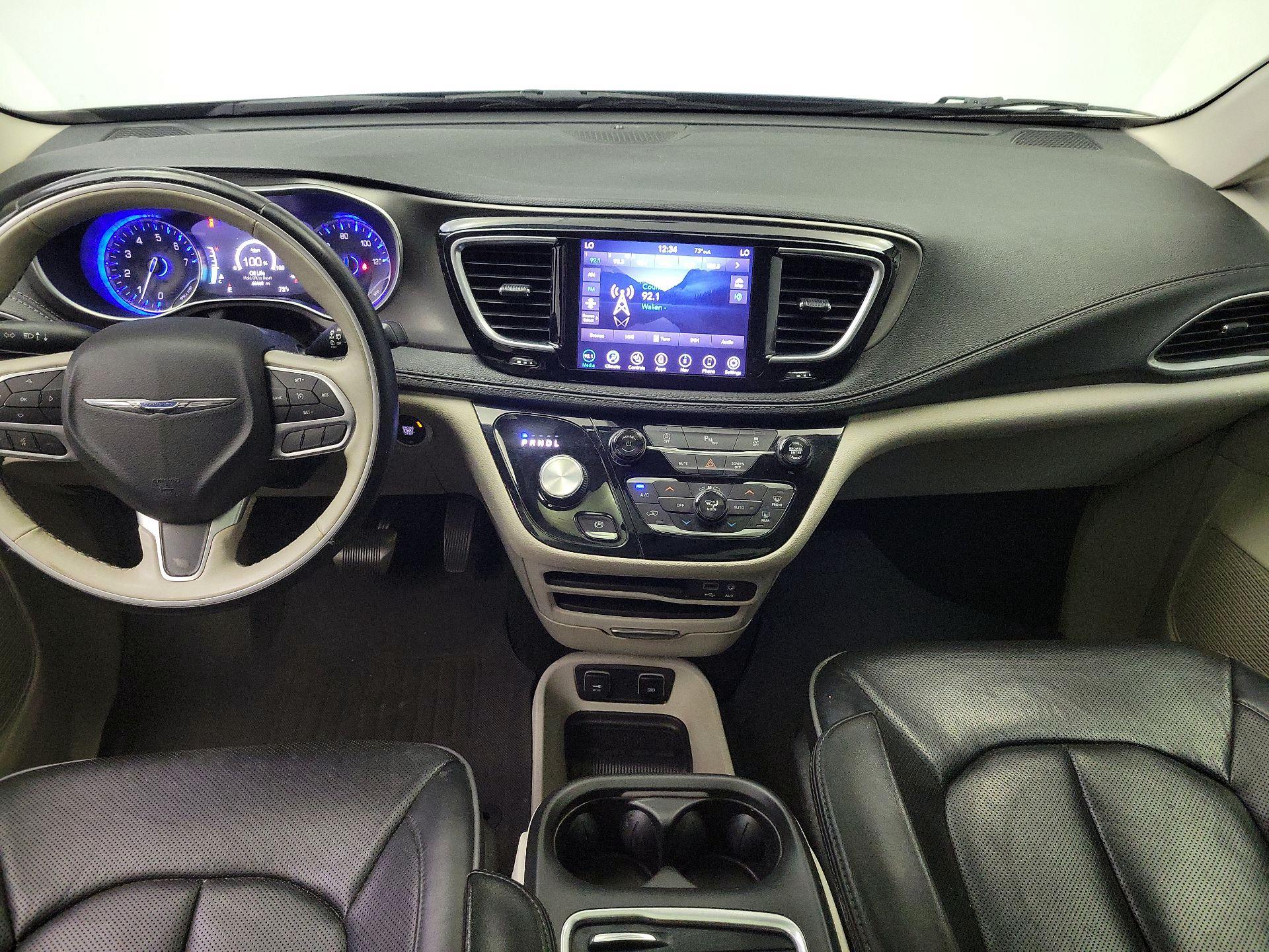Thumbnail: 2019 Chrysler Pacifica - 9