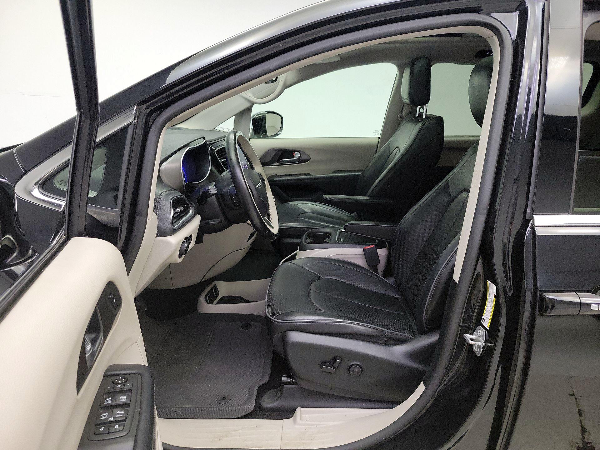 Thumbnail: 2019 Chrysler Pacifica - 11