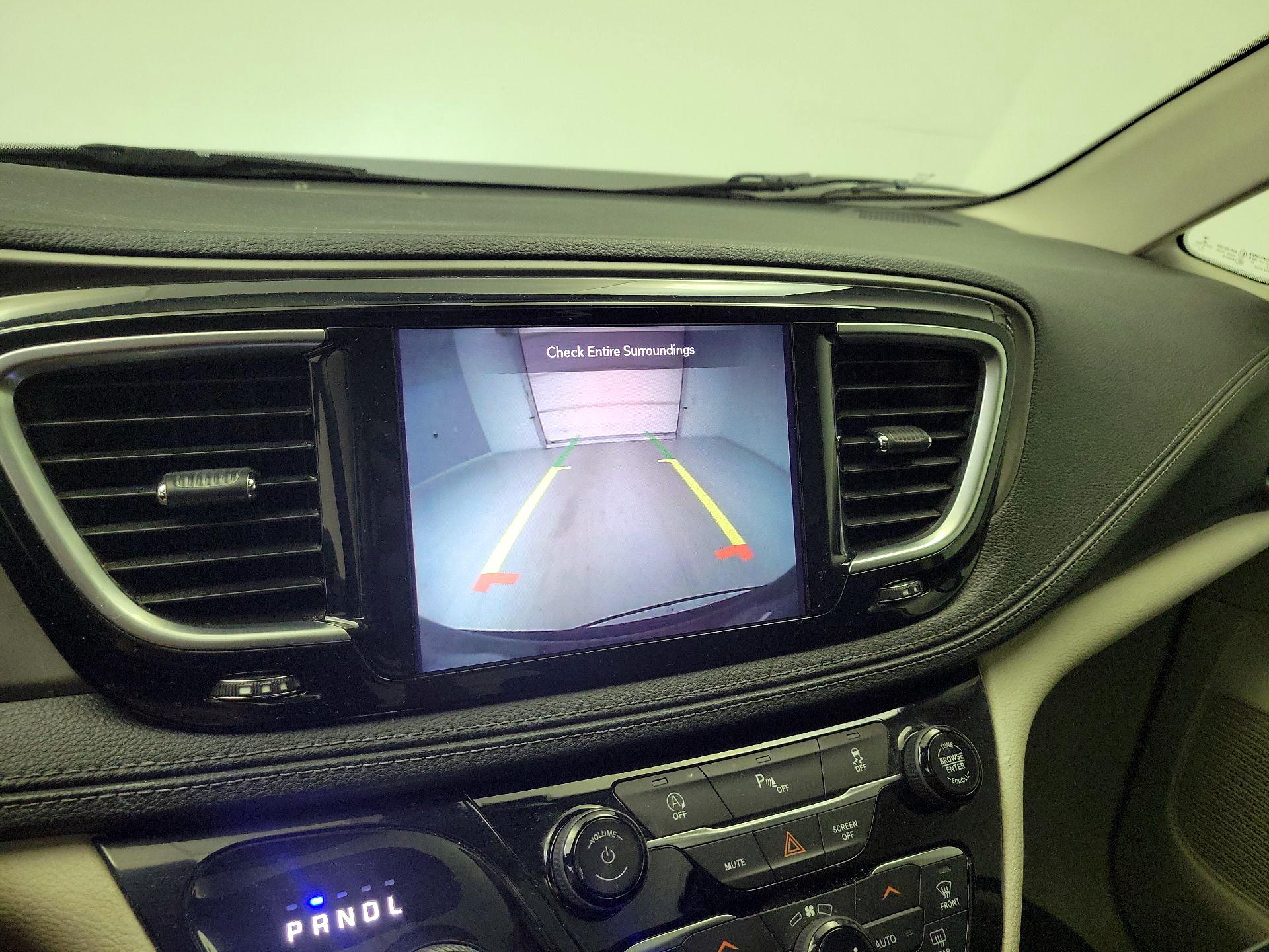Thumbnail: 2019 Chrysler Pacifica - 14