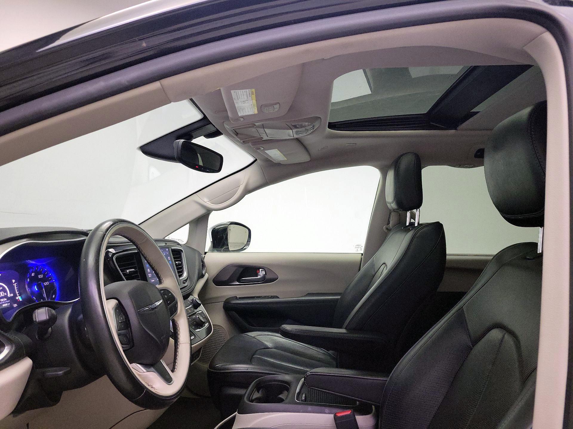Thumbnail: 2019 Chrysler Pacifica - 19