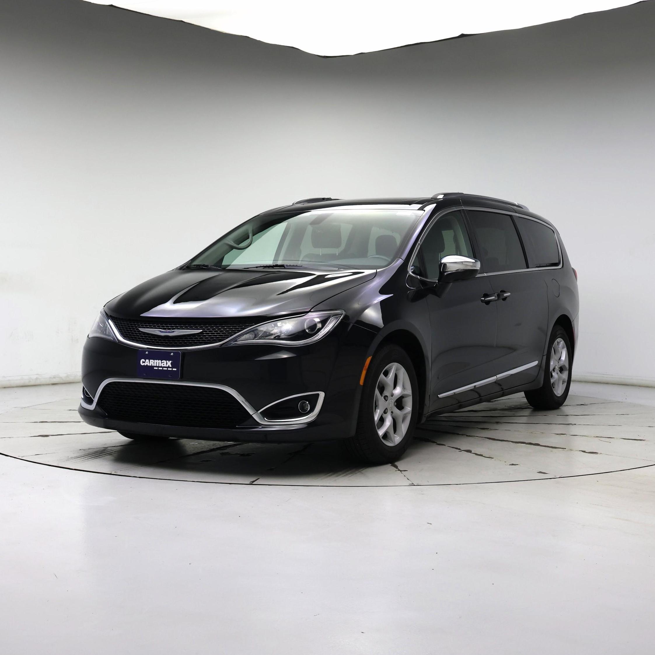 Thumbnail: 2019 Chrysler Pacifica - 4