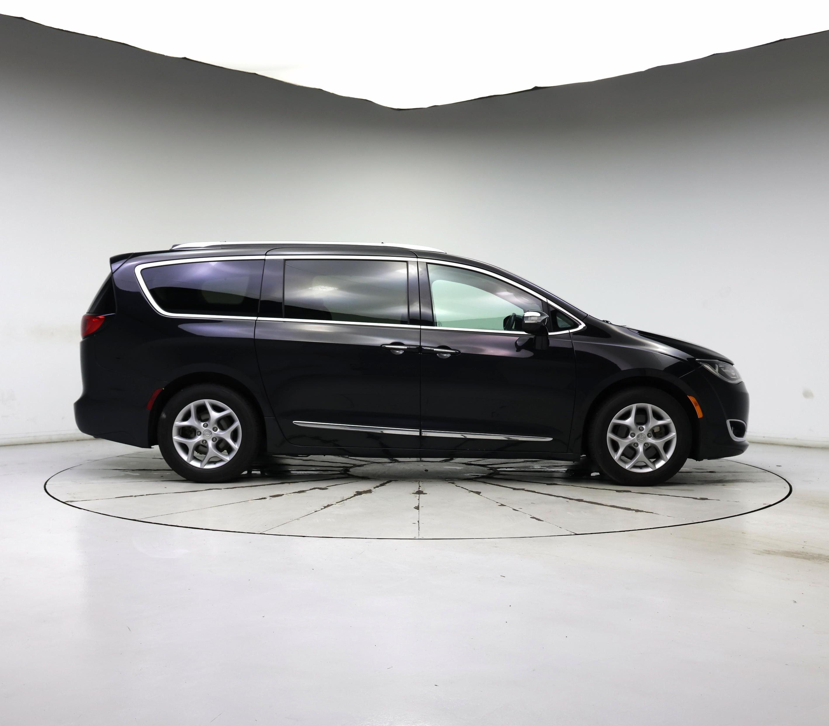Thumbnail: 2019 Chrysler Pacifica - 7