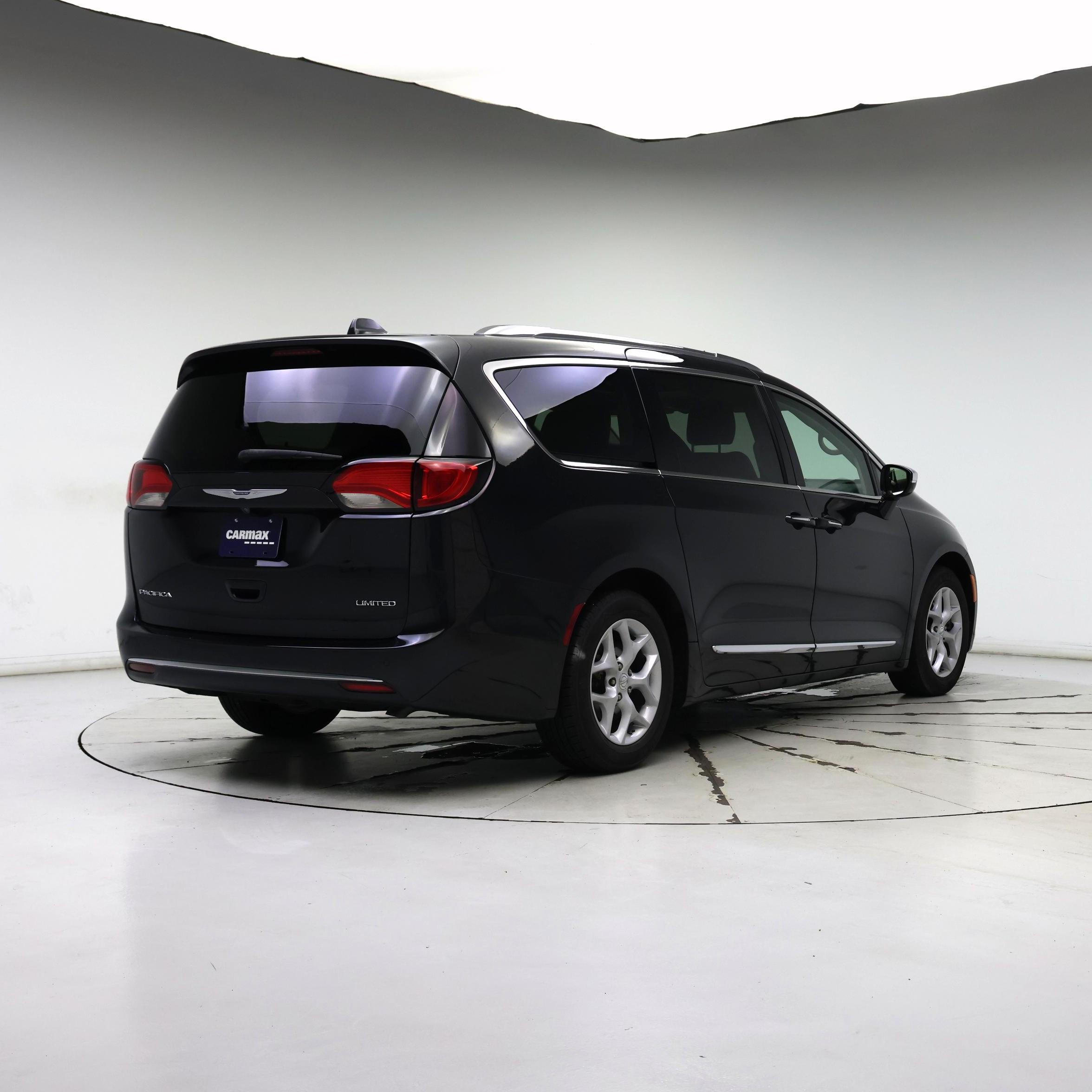 Thumbnail: 2019 Chrysler Pacifica - 8