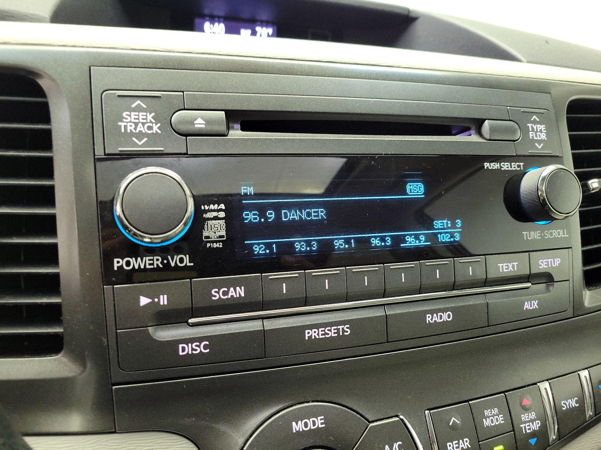 Thumbnail: 2014 Toyota Sienna - 14