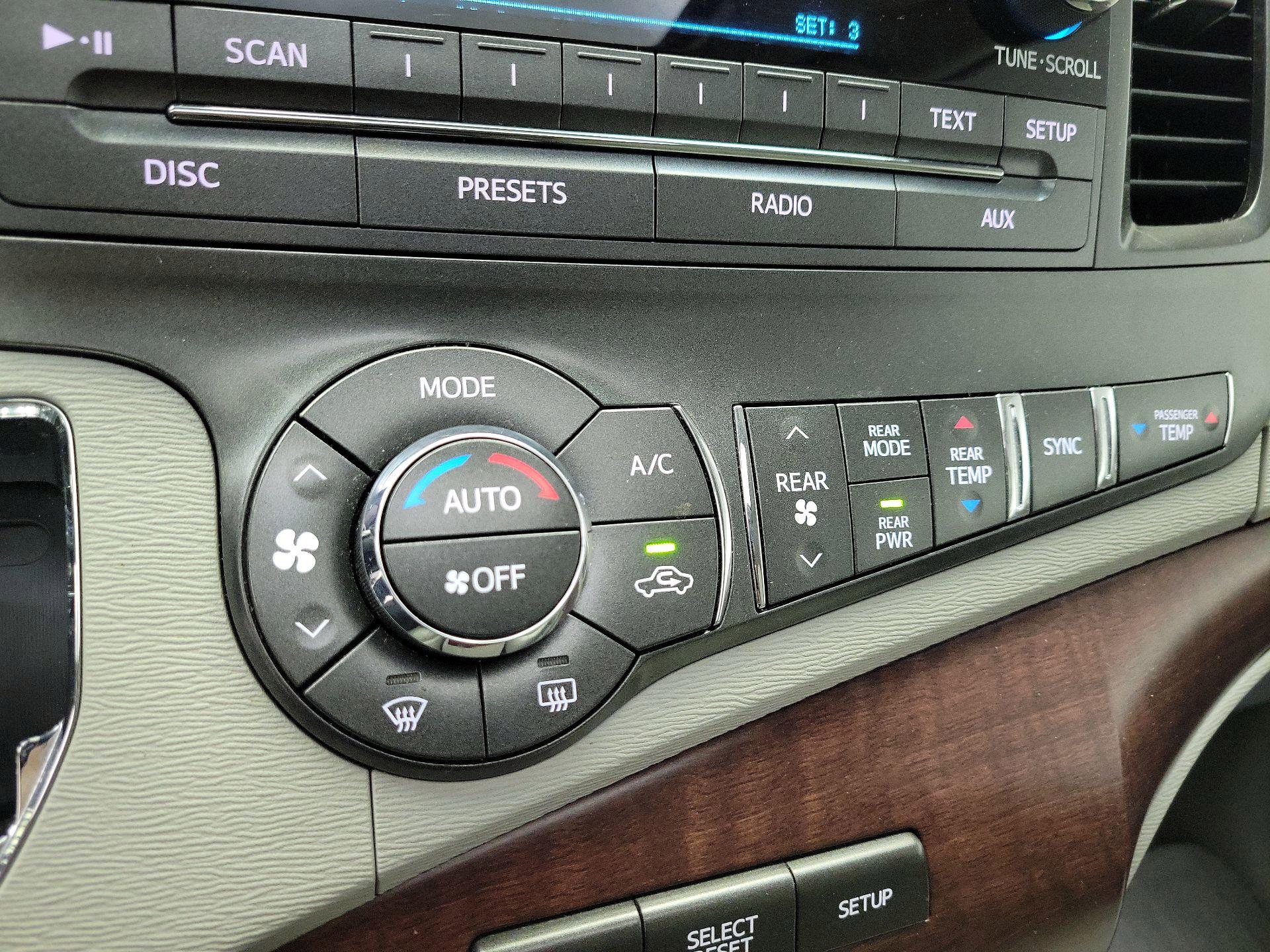 Thumbnail: 2014 Toyota Sienna - 15