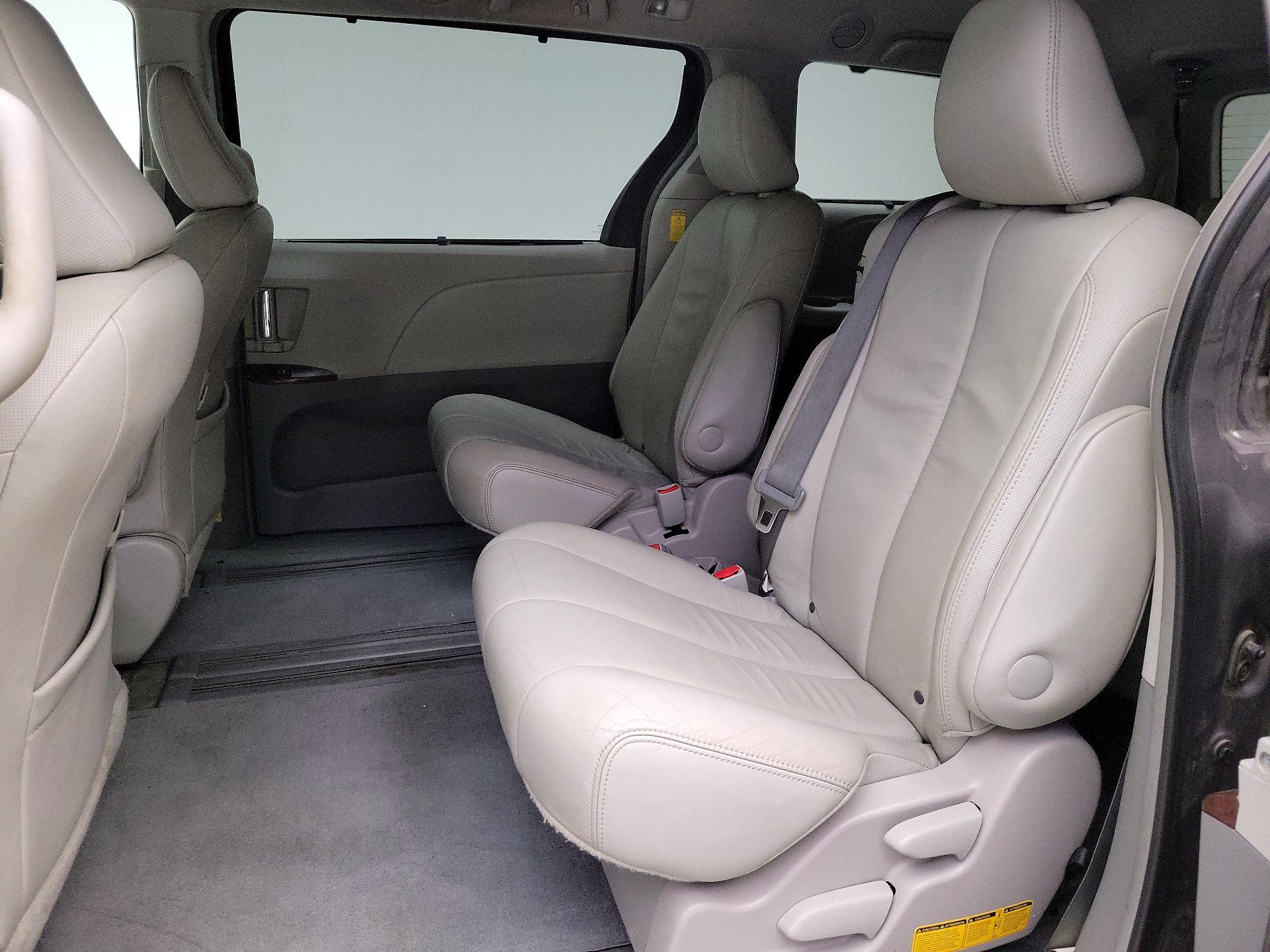 Thumbnail: 2014 Toyota Sienna - 18