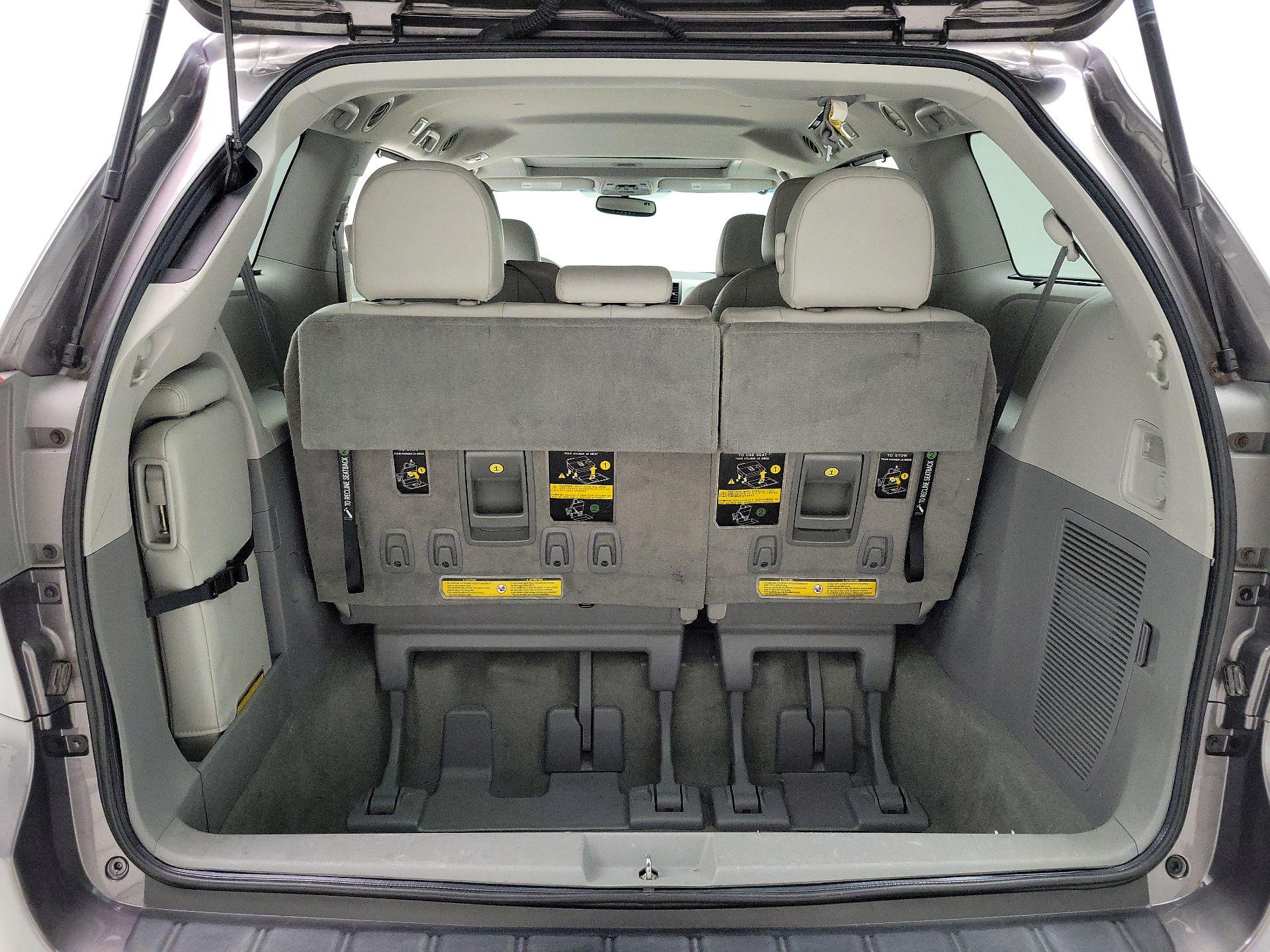 Thumbnail: 2014 Toyota Sienna - 19