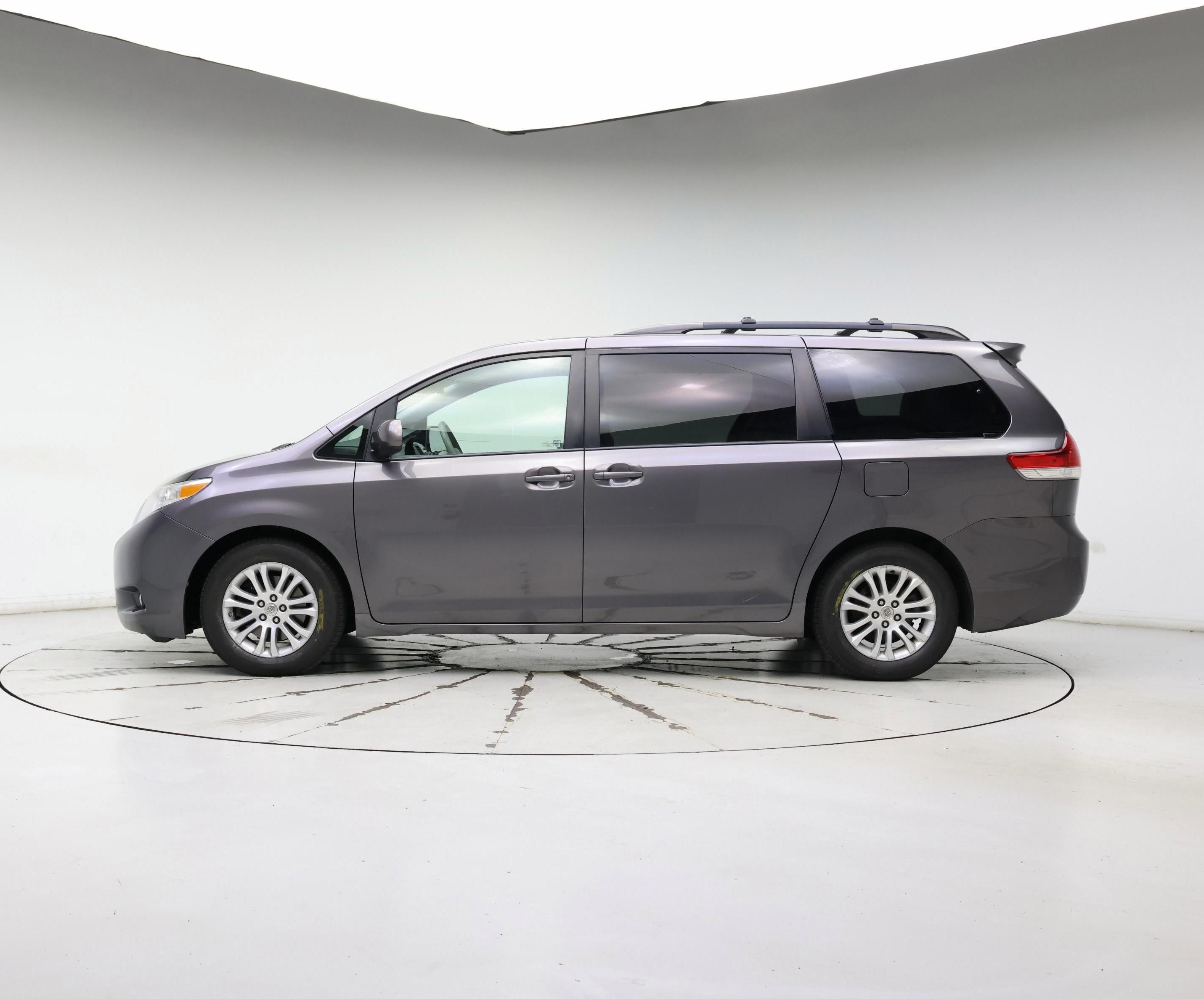Thumbnail: 2014 Toyota Sienna - 3