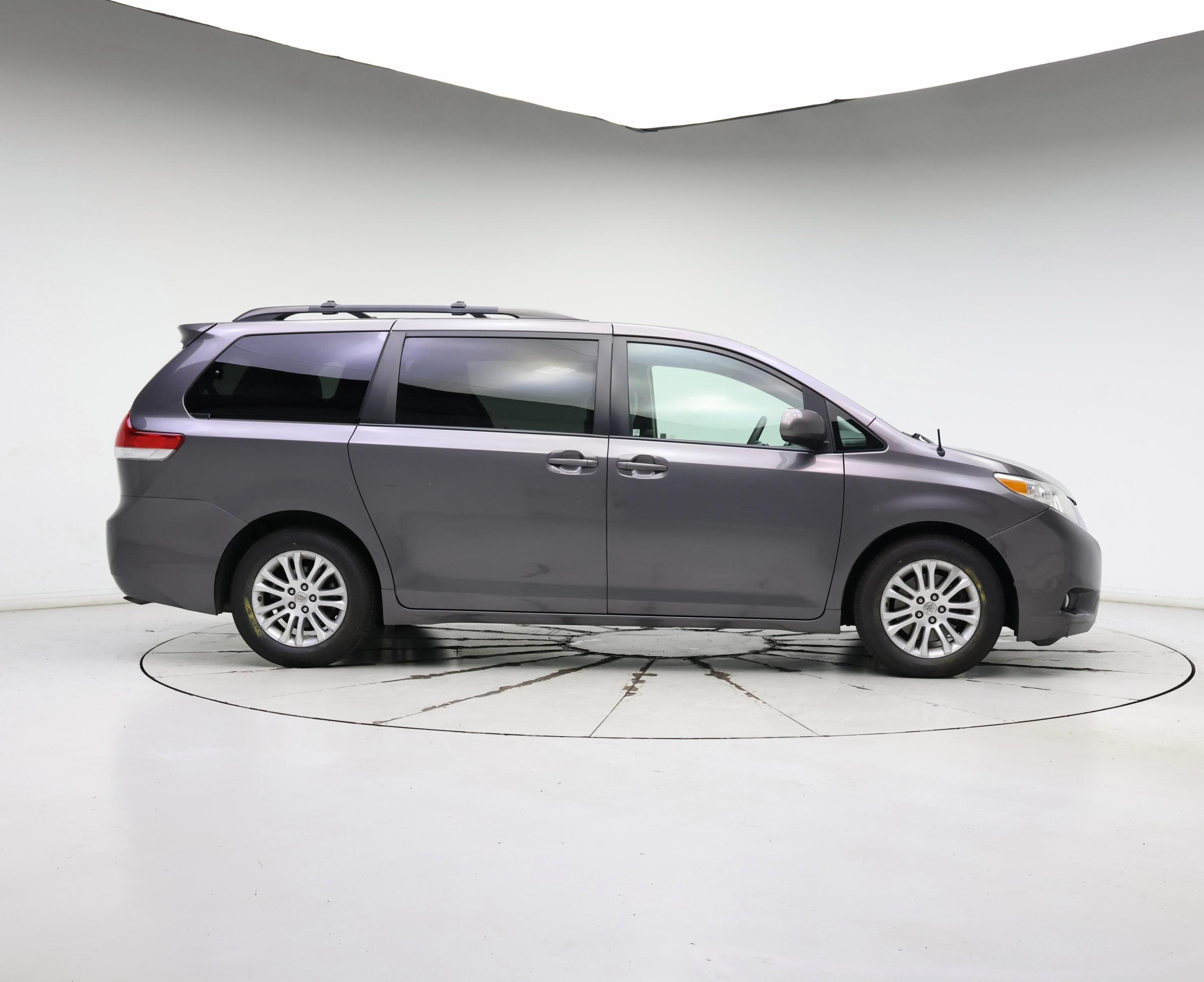 Thumbnail: 2014 Toyota Sienna - 7