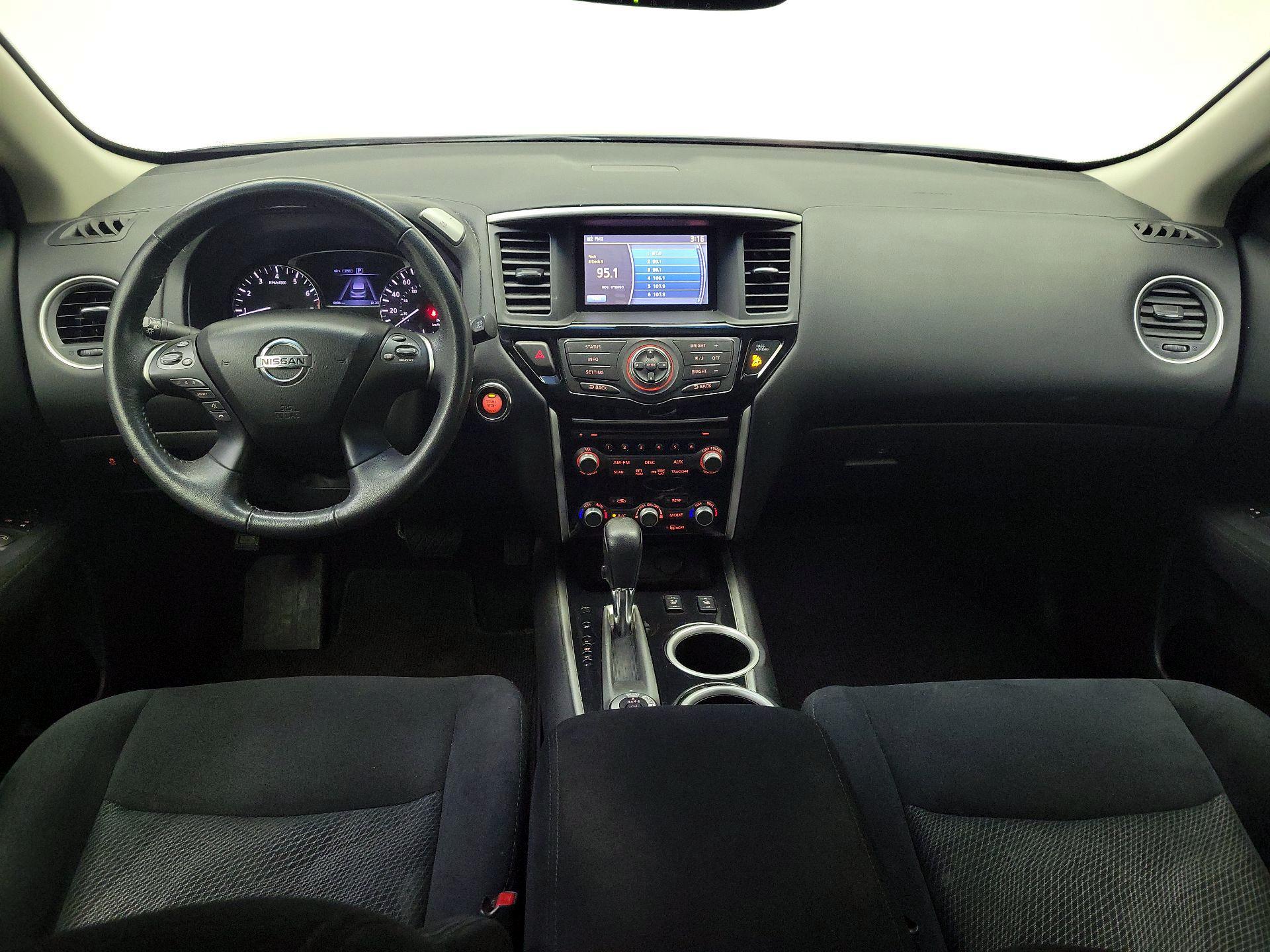 Thumbnail: 2016 Nissan Pathfinder - 9