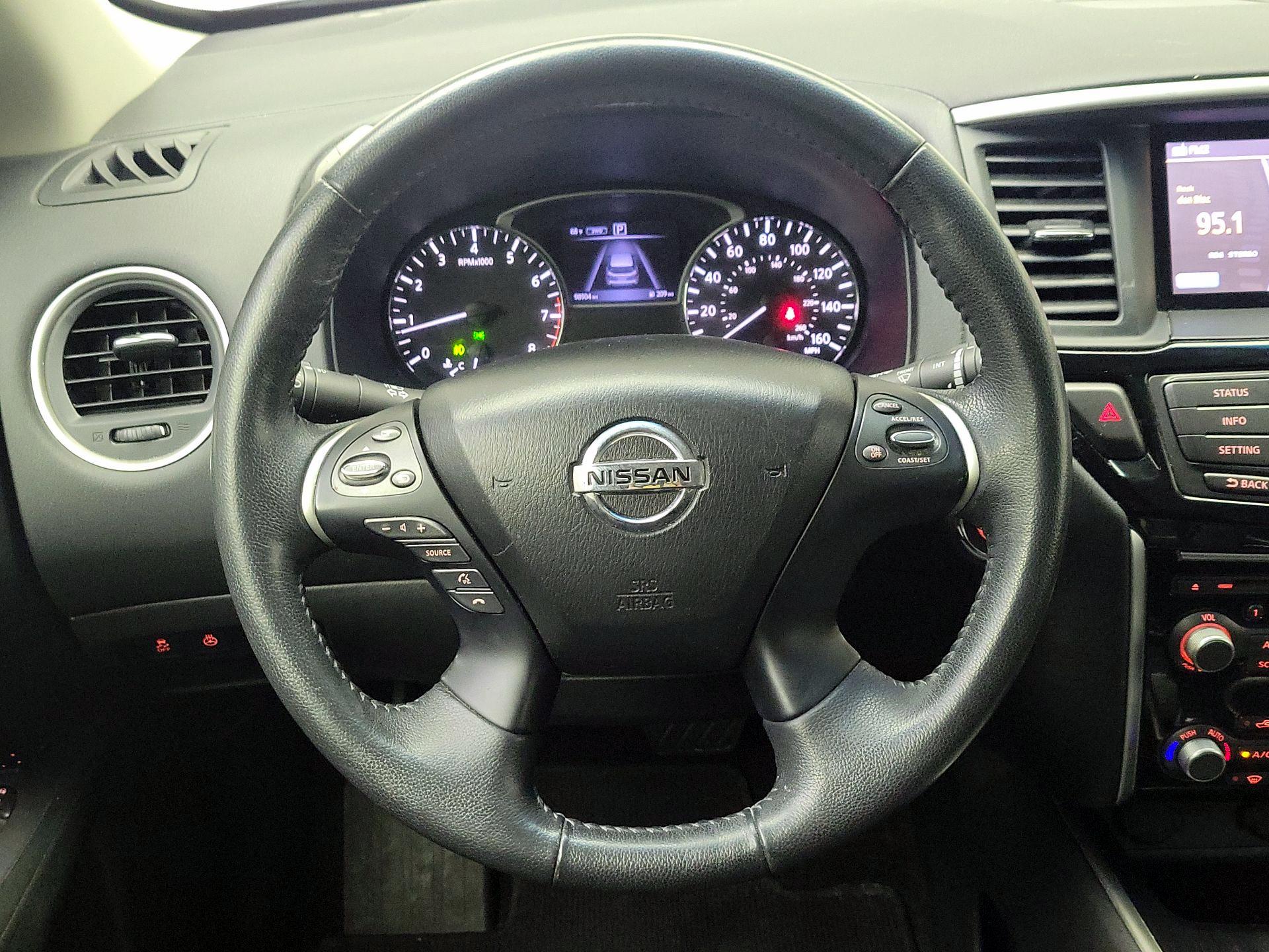Thumbnail: 2016 Nissan Pathfinder - 10