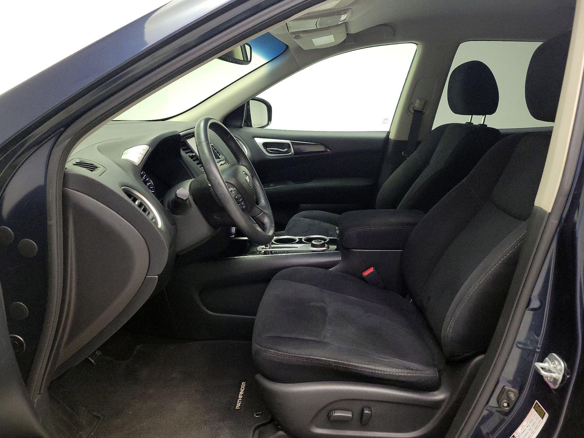 Thumbnail: 2016 Nissan Pathfinder - 11