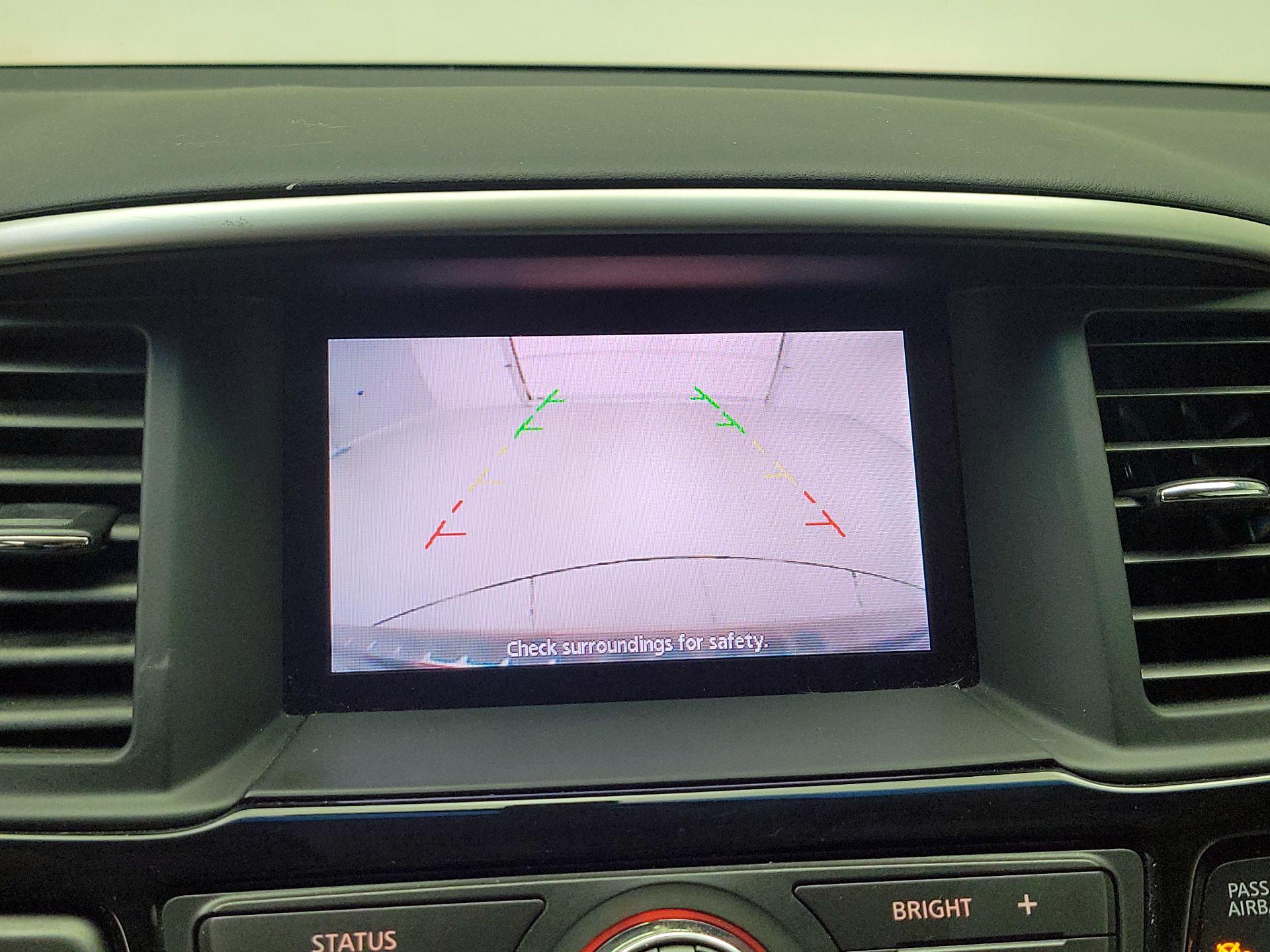 Thumbnail: 2016 Nissan Pathfinder - 14