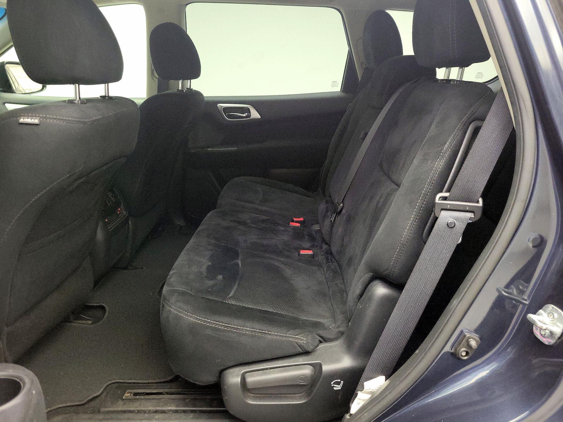 Thumbnail: 2016 Nissan Pathfinder - 19
