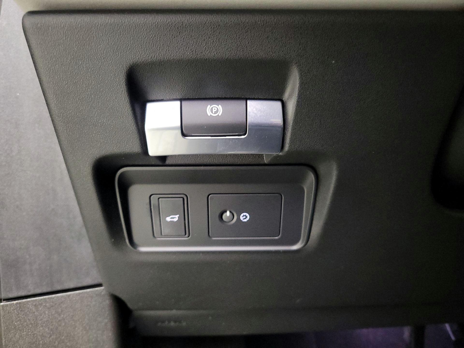 Thumbnail: 2020 Land Rover Range Rover Evoque - 13