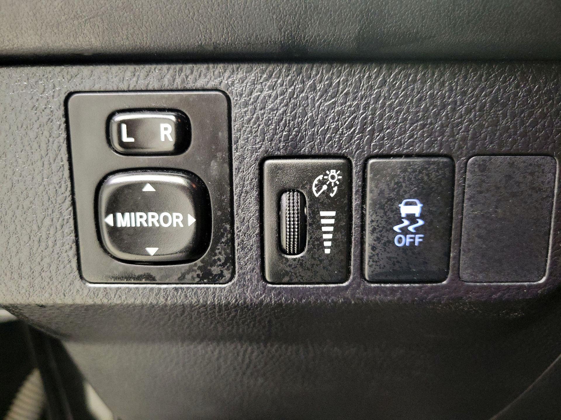 Thumbnail: 2015 Toyota RAV4 - 13