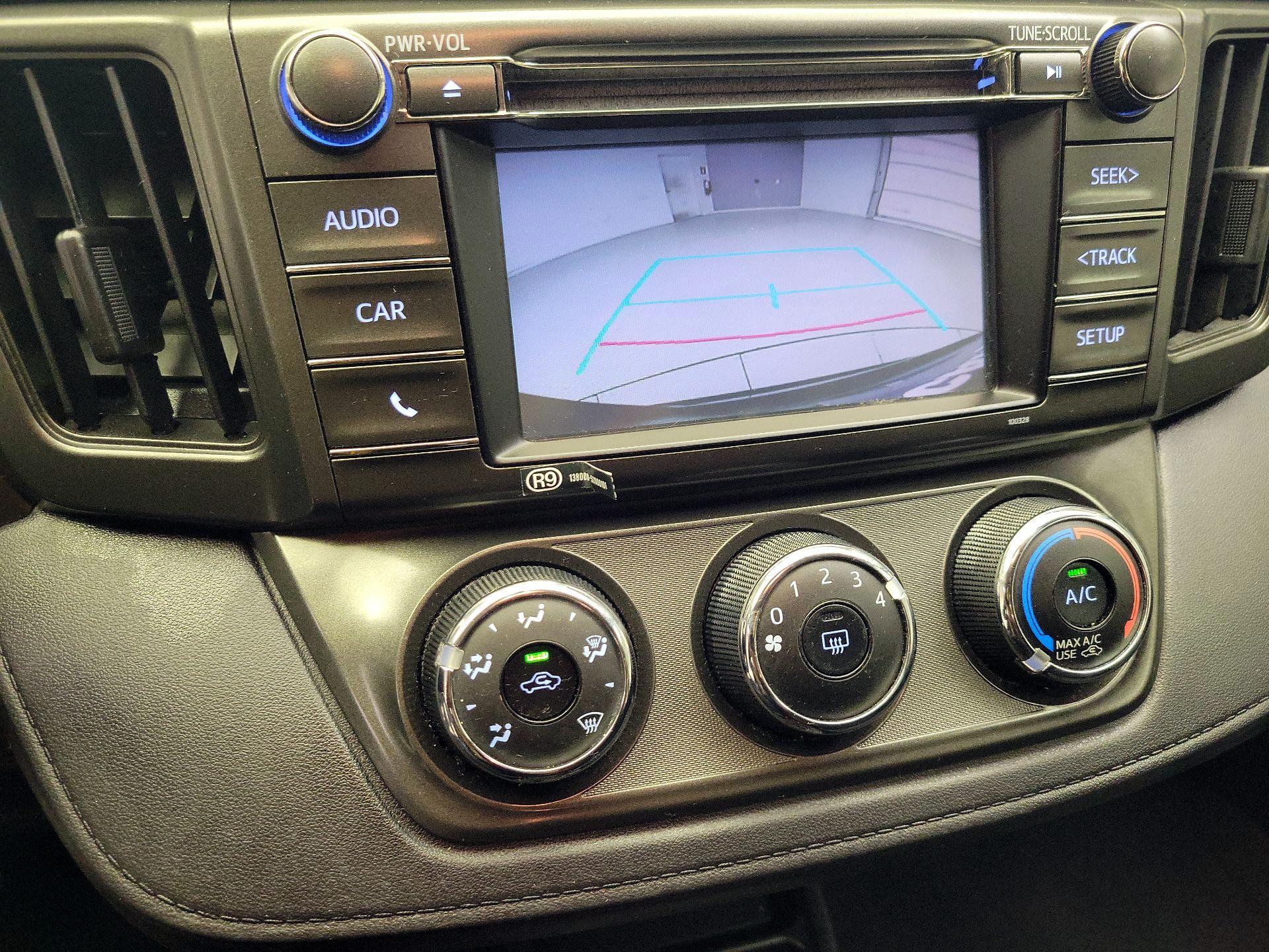 Thumbnail: 2015 Toyota RAV4 - 14