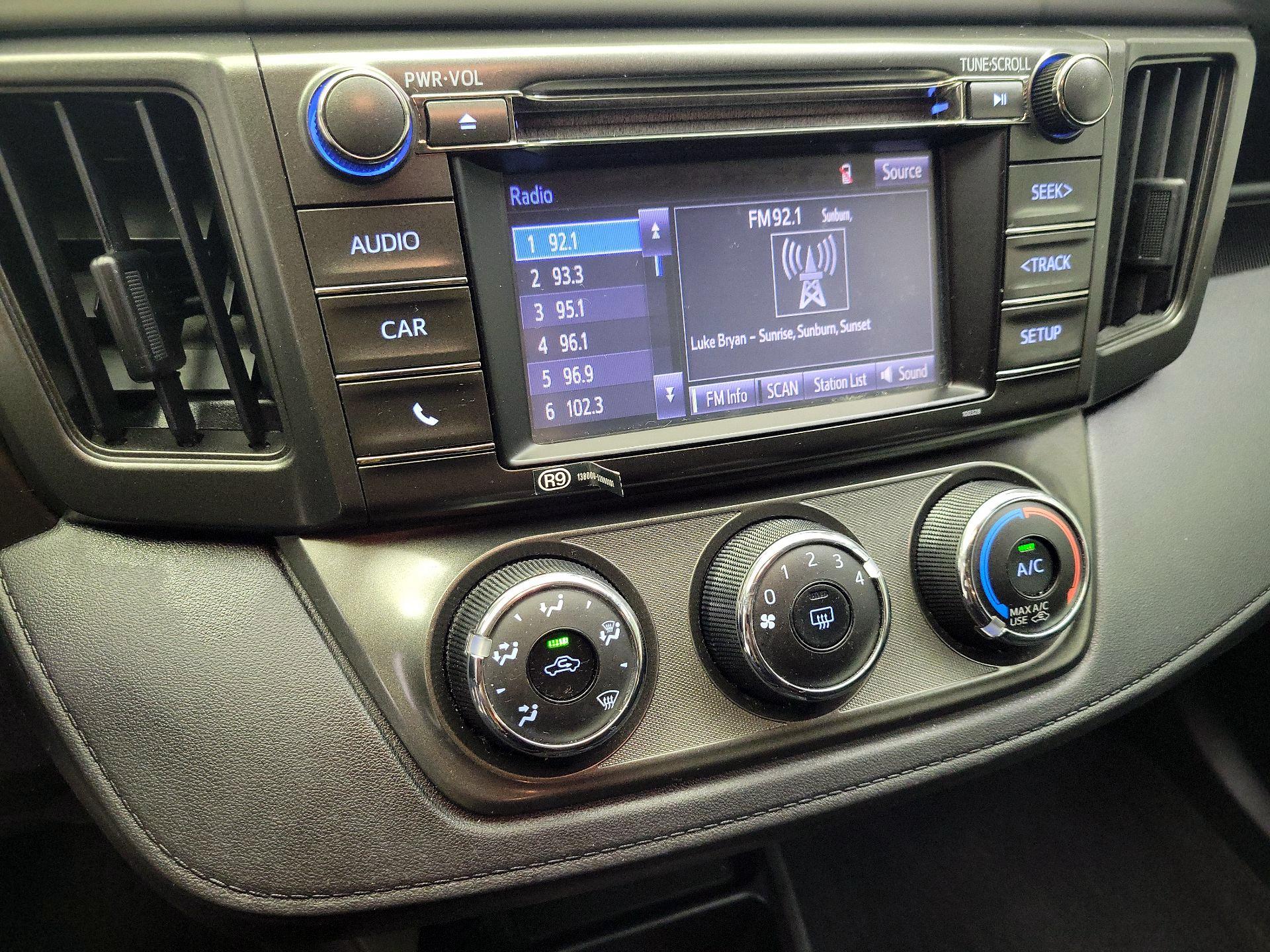 Thumbnail: 2015 Toyota RAV4 - 15