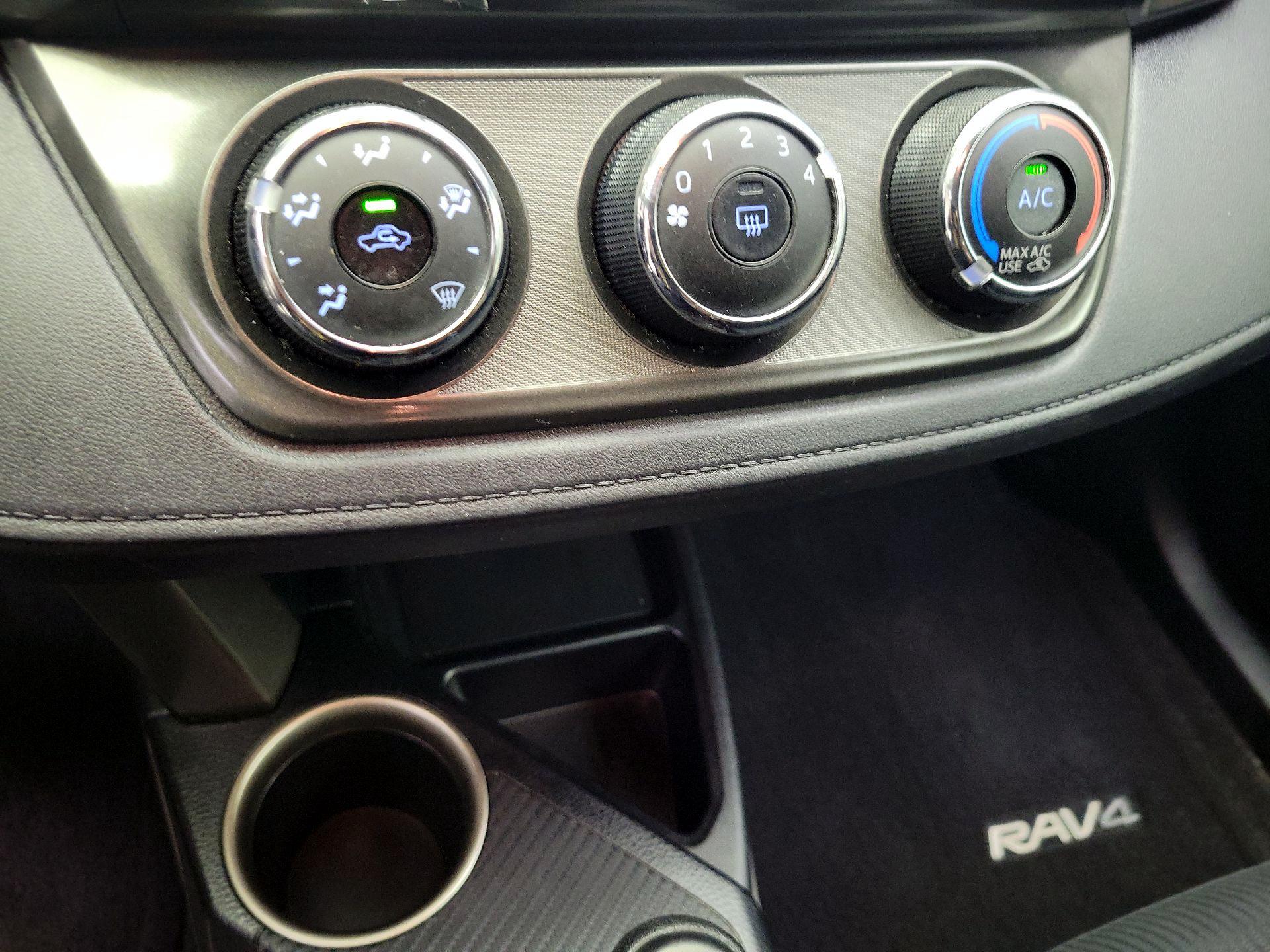 Thumbnail: 2015 Toyota RAV4 - 16