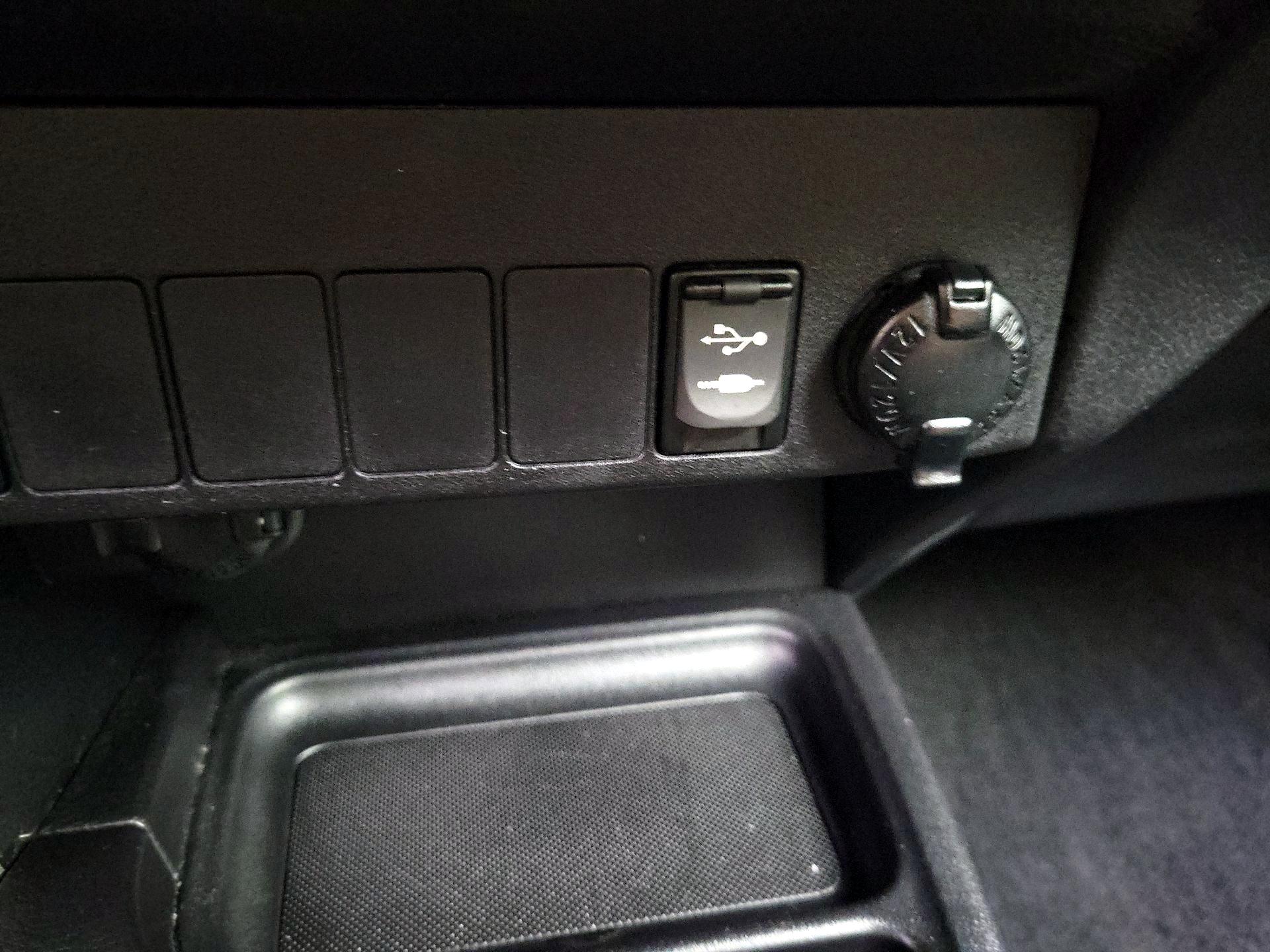 Thumbnail: 2015 Toyota RAV4 - 18
