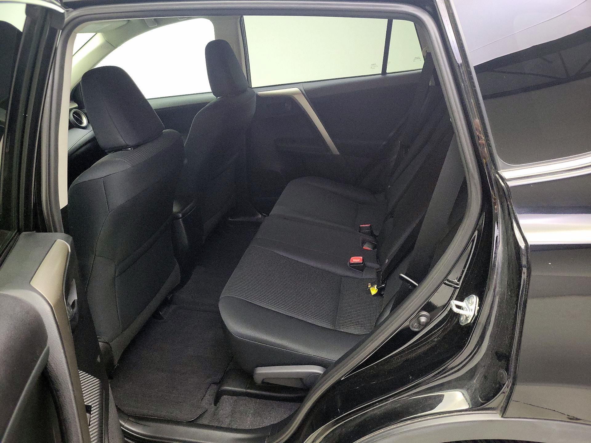 Thumbnail: 2015 Toyota RAV4 - 19