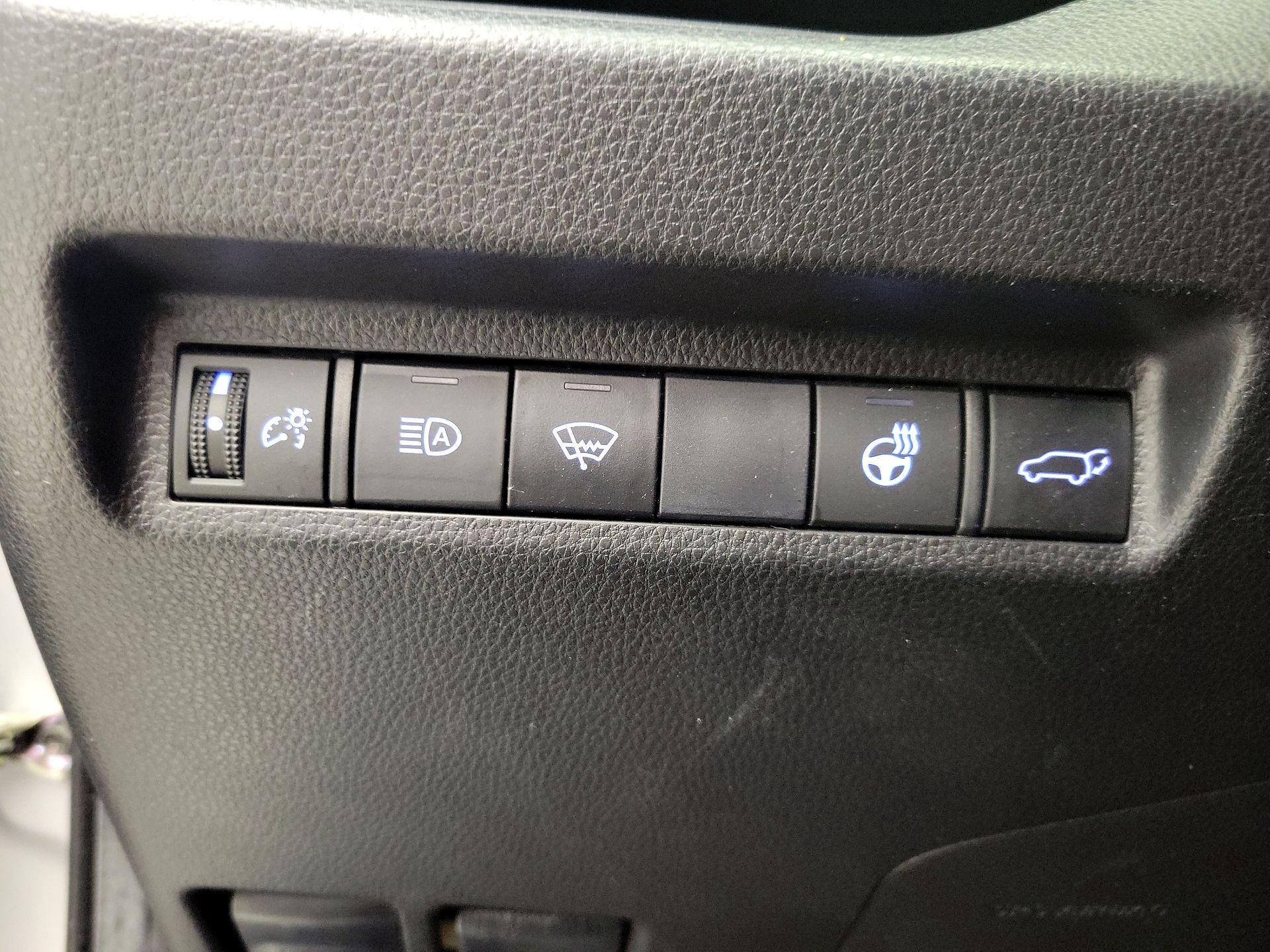 Thumbnail: 2019 Toyota RAV4 - 13