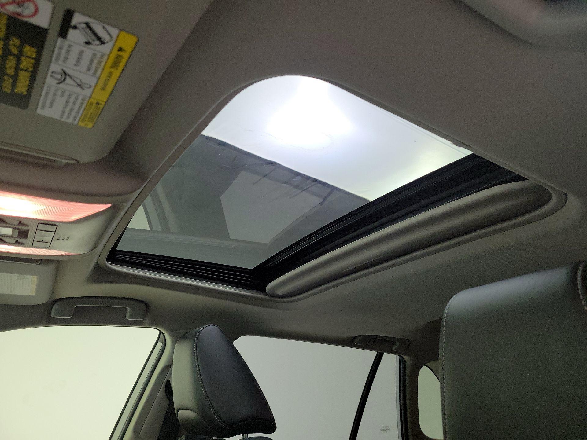 Thumbnail: 2019 Toyota RAV4 - 20