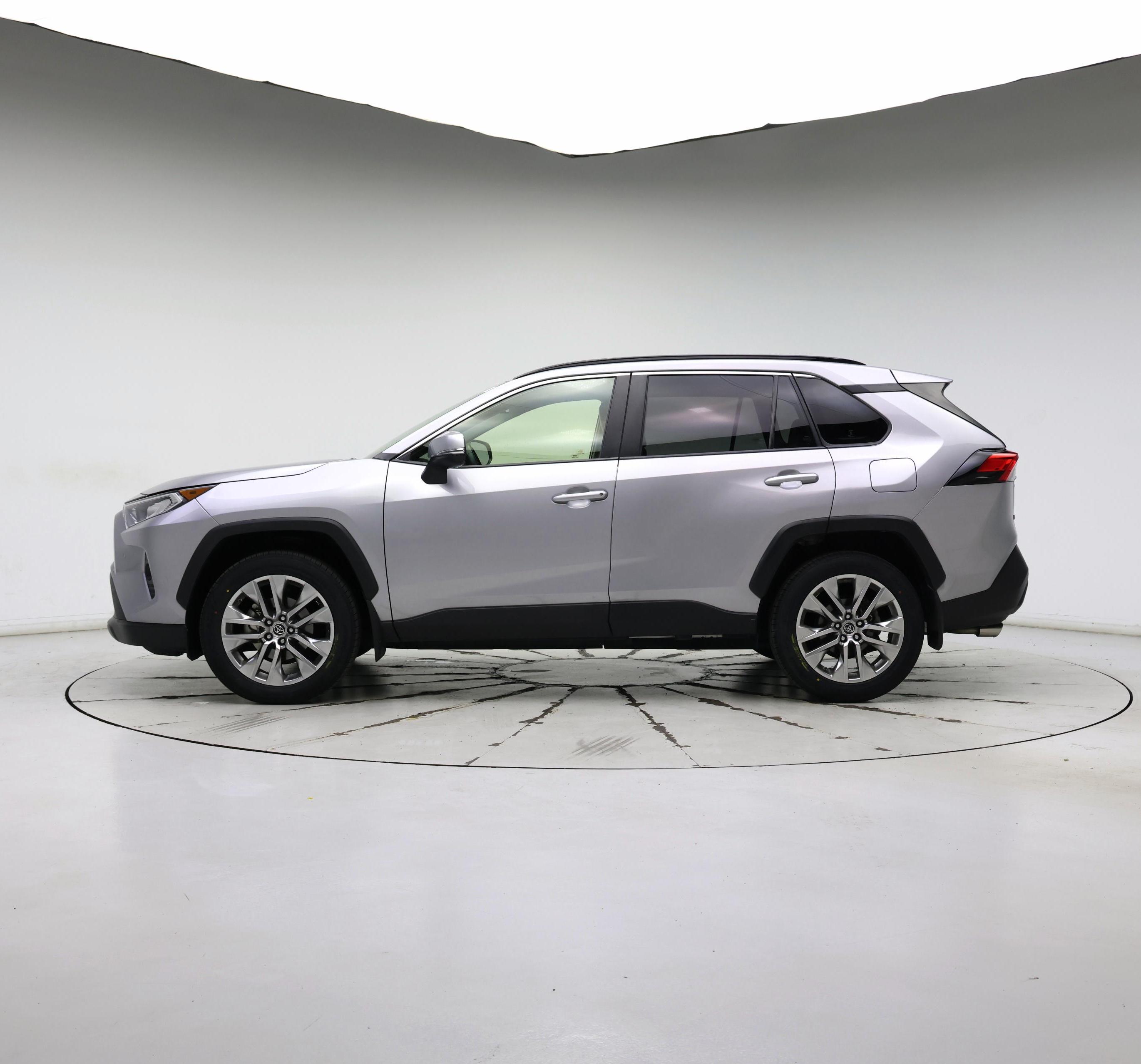Thumbnail: 2019 Toyota RAV4 - 3