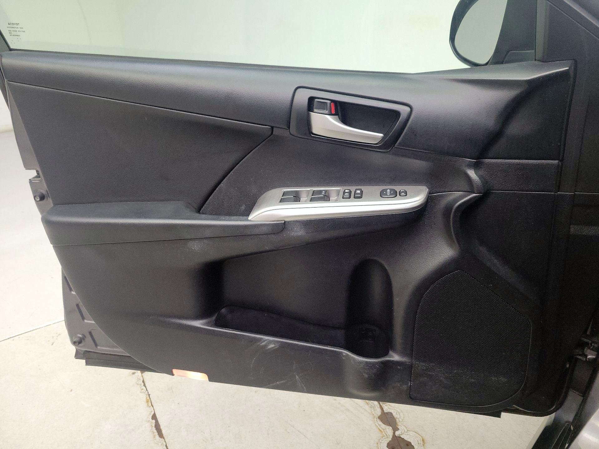 Thumbnail: 2014 Toyota Camry - 12